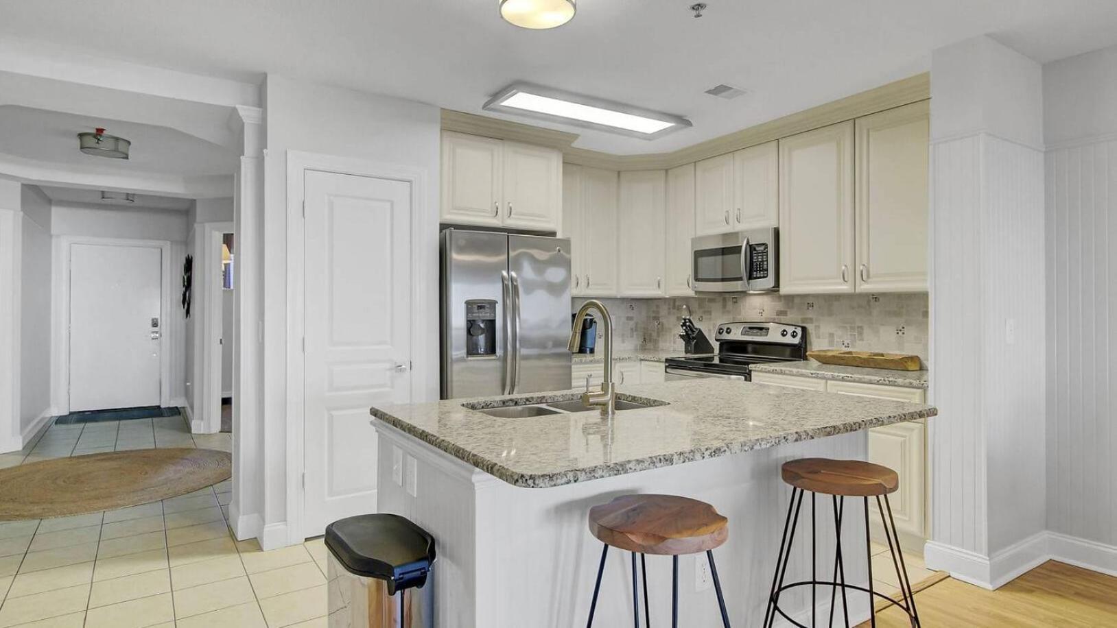 Beachfront 3BDR Condo w Pool Deck Ocean Views Ocean Blvd 102 by AvantStay