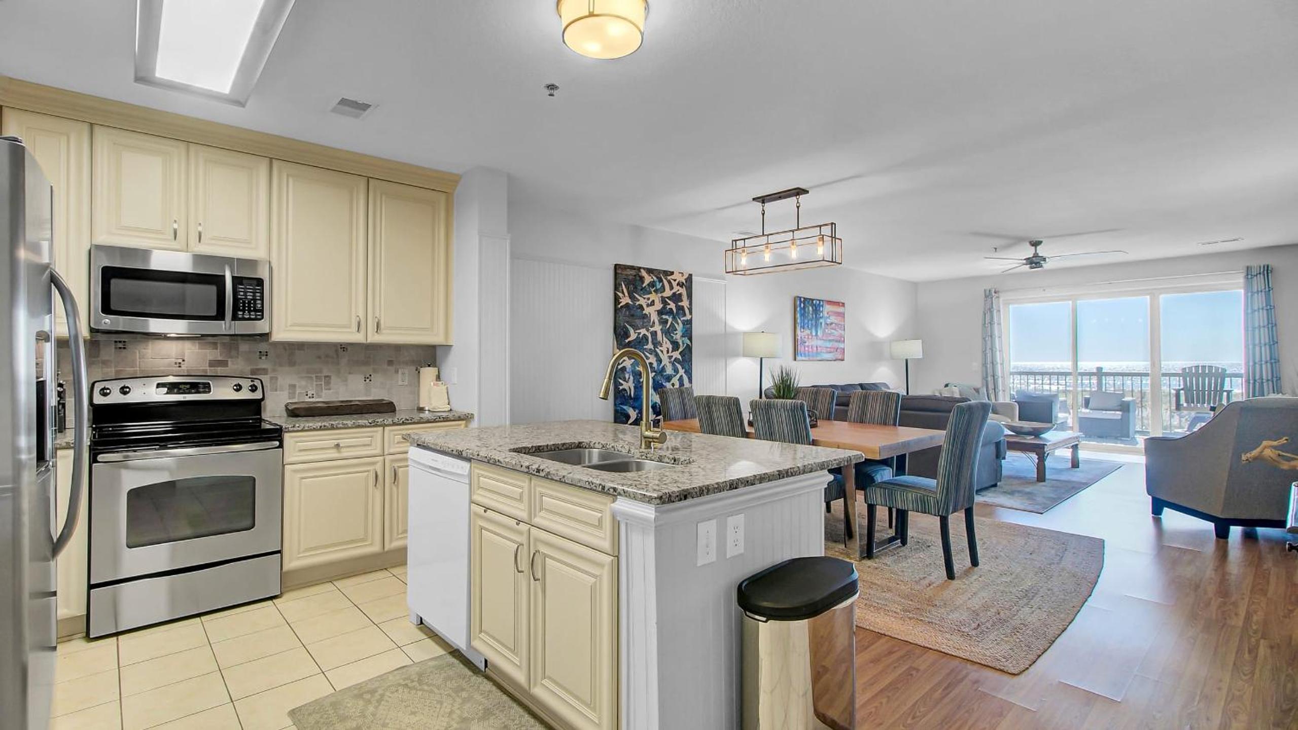 Beachfront 3BDR Condo w Pool Deck Ocean Views Ocean Blvd 102 by AvantStay