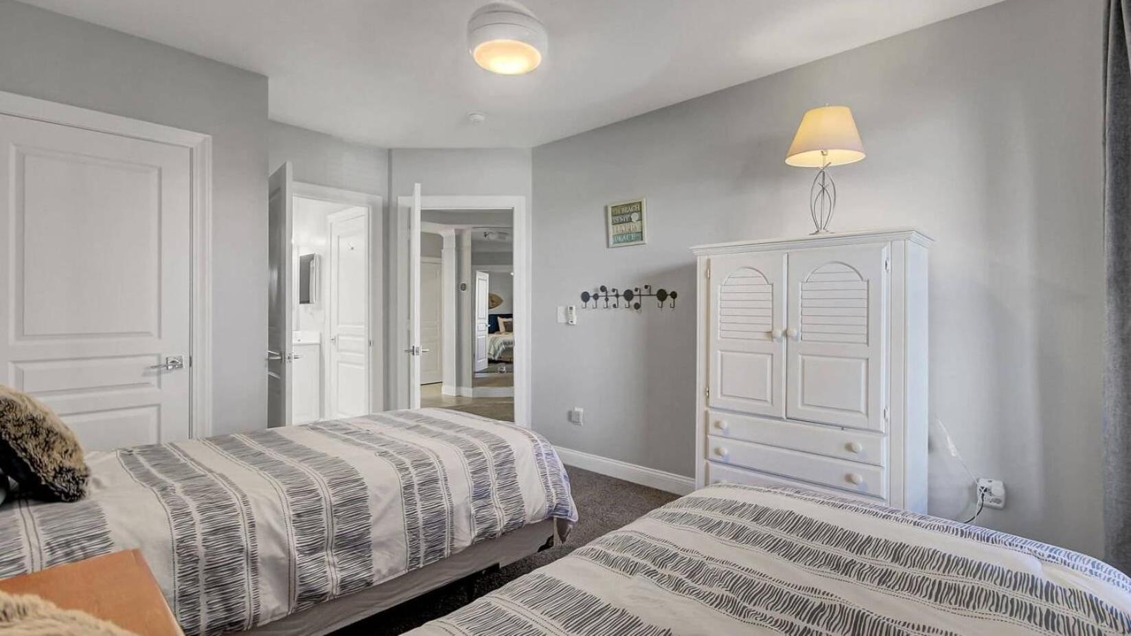 Beachfront 3BDR Condo w Pool Deck Ocean Views Ocean Blvd 102 by AvantStay