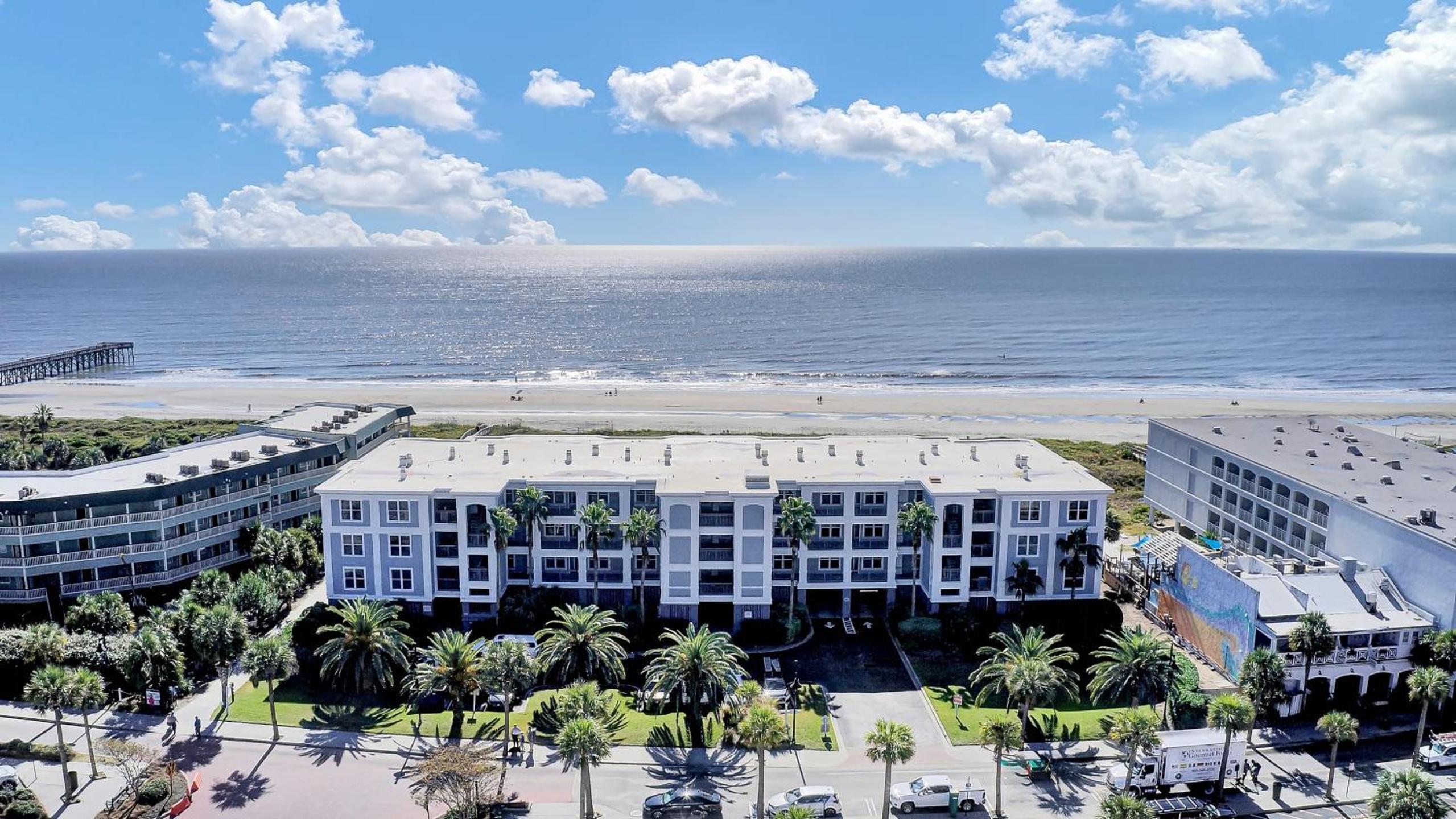 Beachfront 3BDR Condo w Pool Deck Ocean Views Ocean Blvd 102 by AvantStay