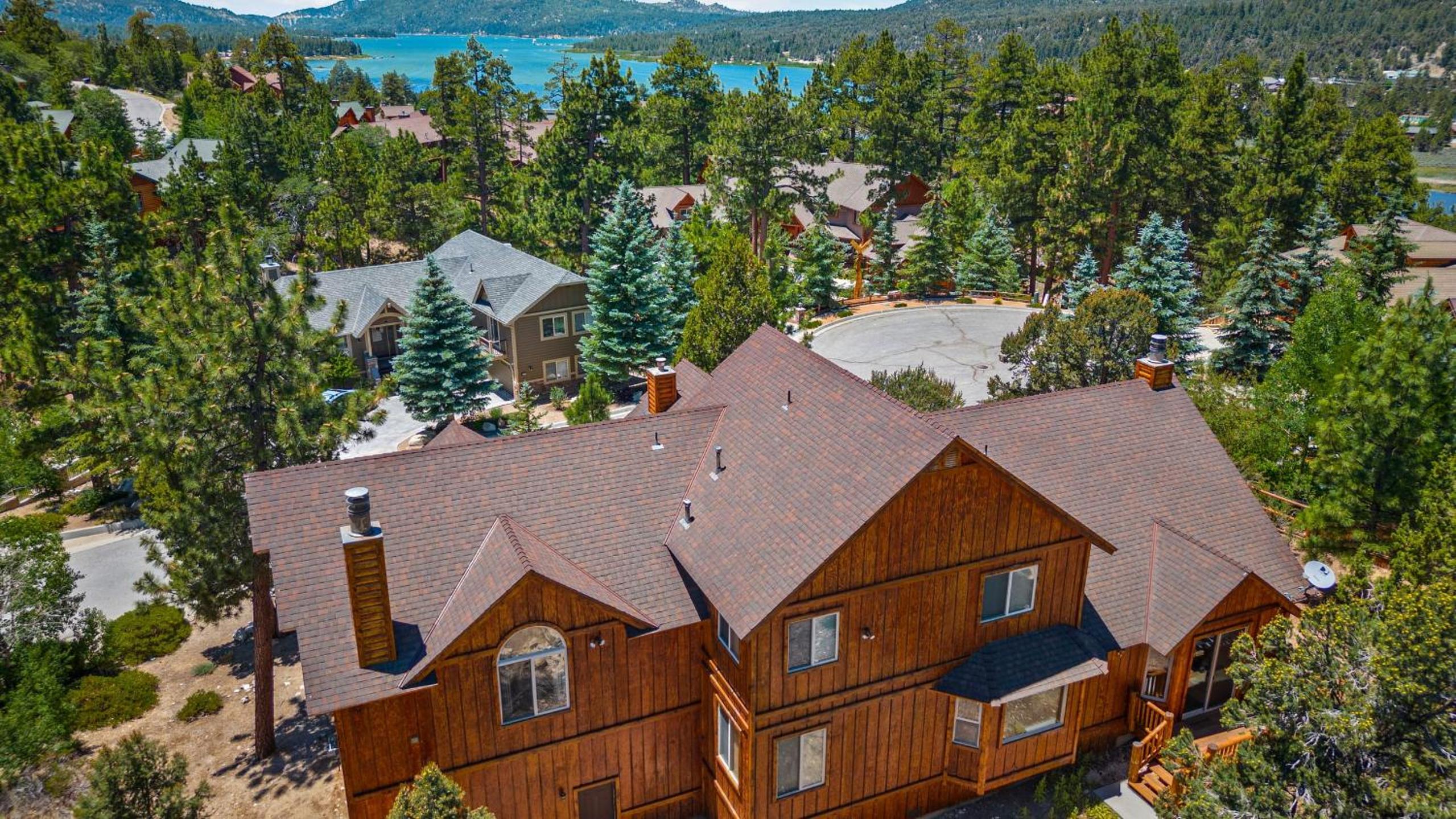 Sleeps 27 2 Homes Near the Lake Hot Tub Views Castle Glen Estates