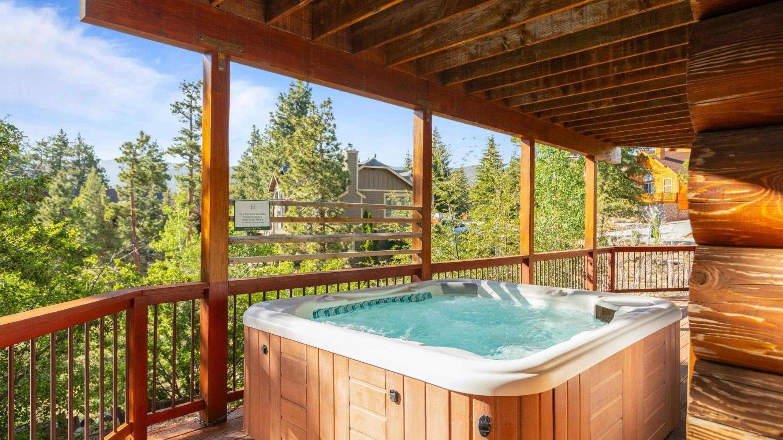 Sleeps 27 2 Homes Near the Lake Hot Tub Views Castle Glen Estates