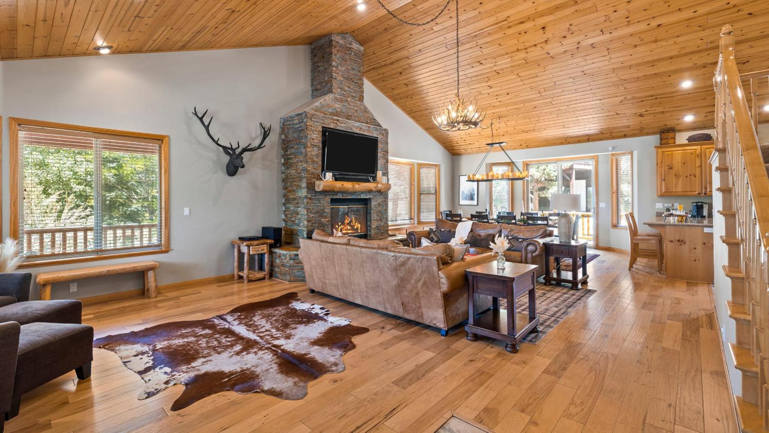 Sleeps 27 2 Homes Near the Lake Hot Tub Views Castle Glen Estates