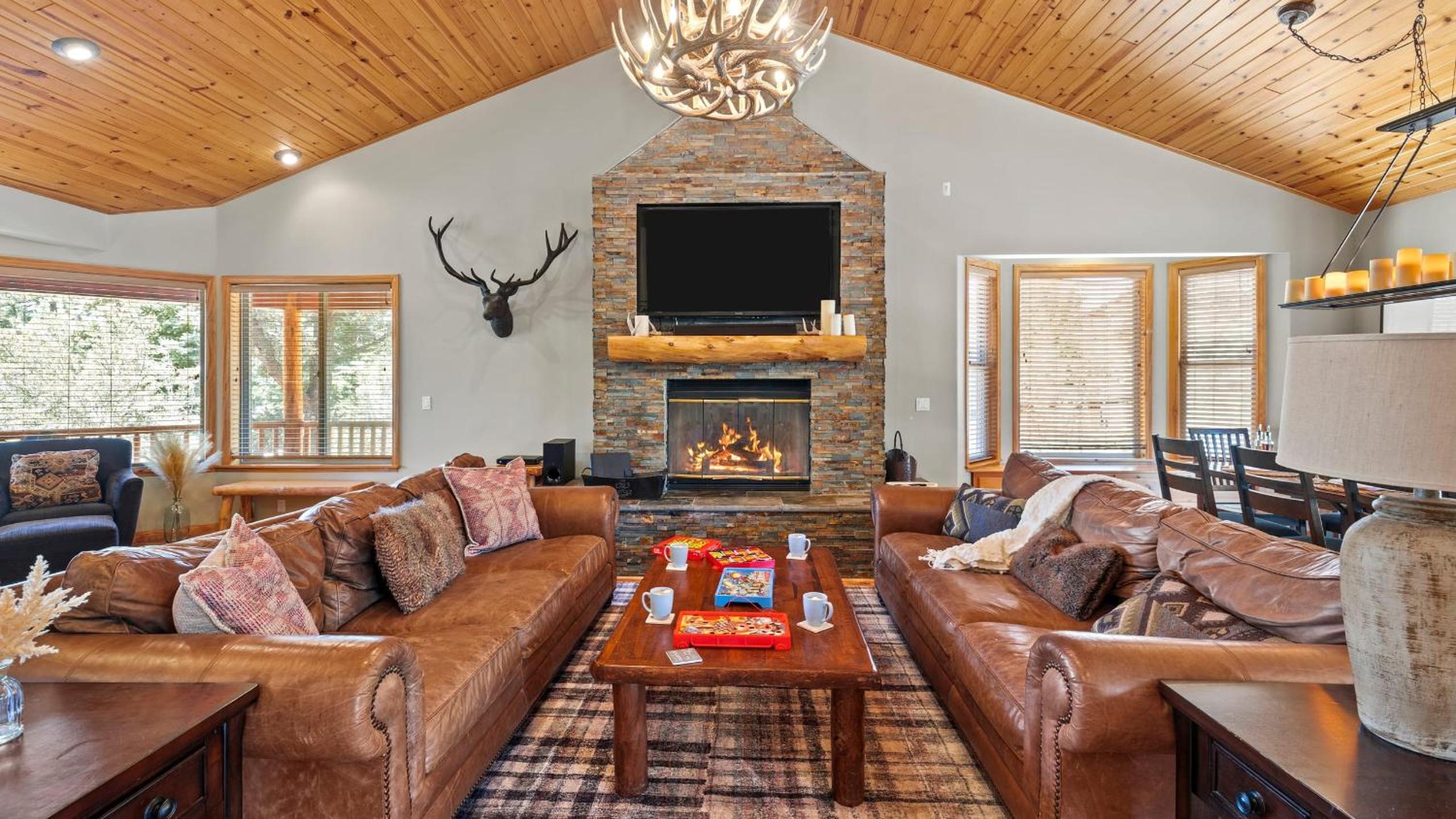 Sleeps 27 2 Homes Near the Lake Hot Tub Views Castle Glen Estates