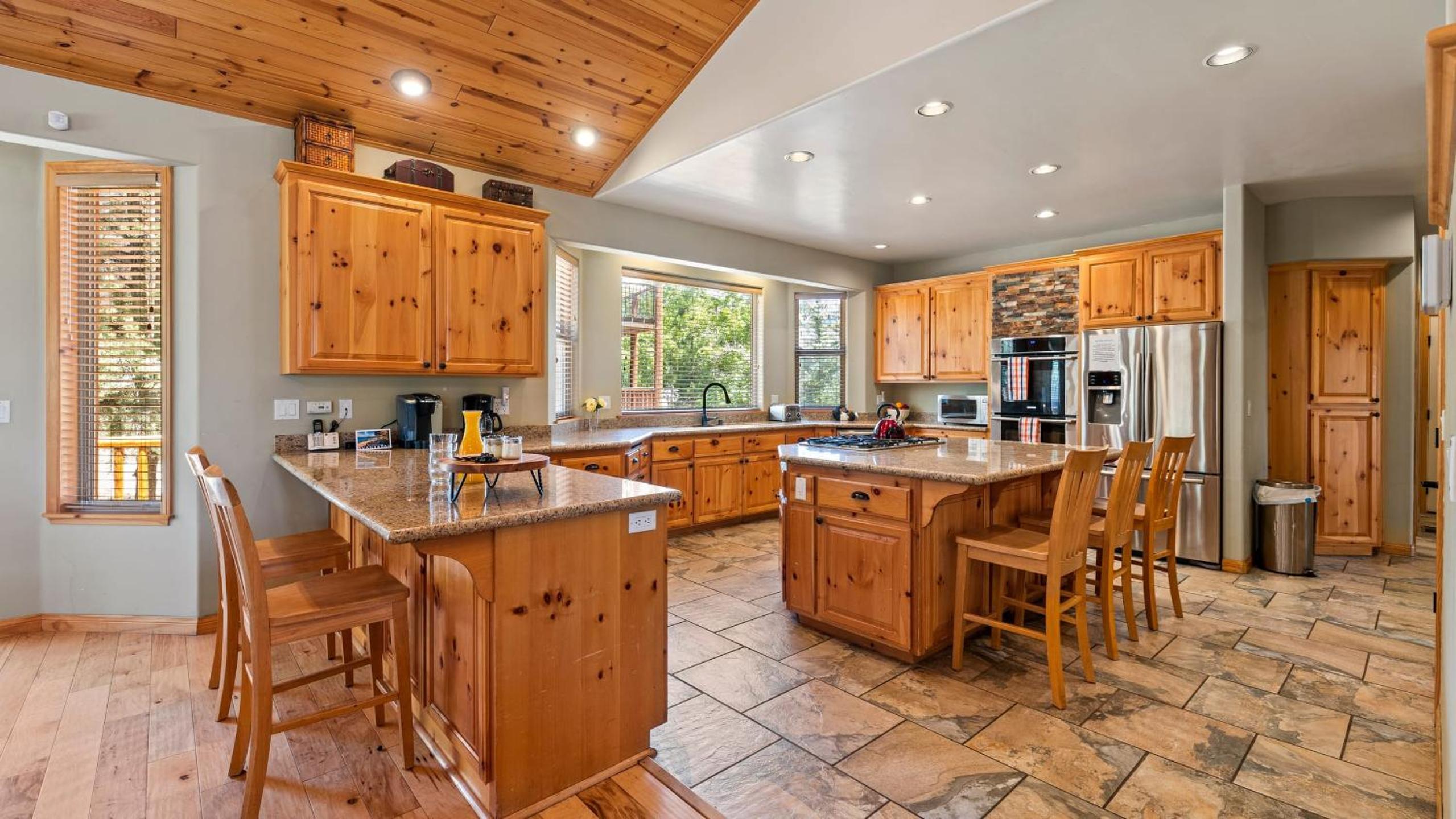 Sleeps 27 2 Homes Near the Lake Hot Tub Views Castle Glen Estates