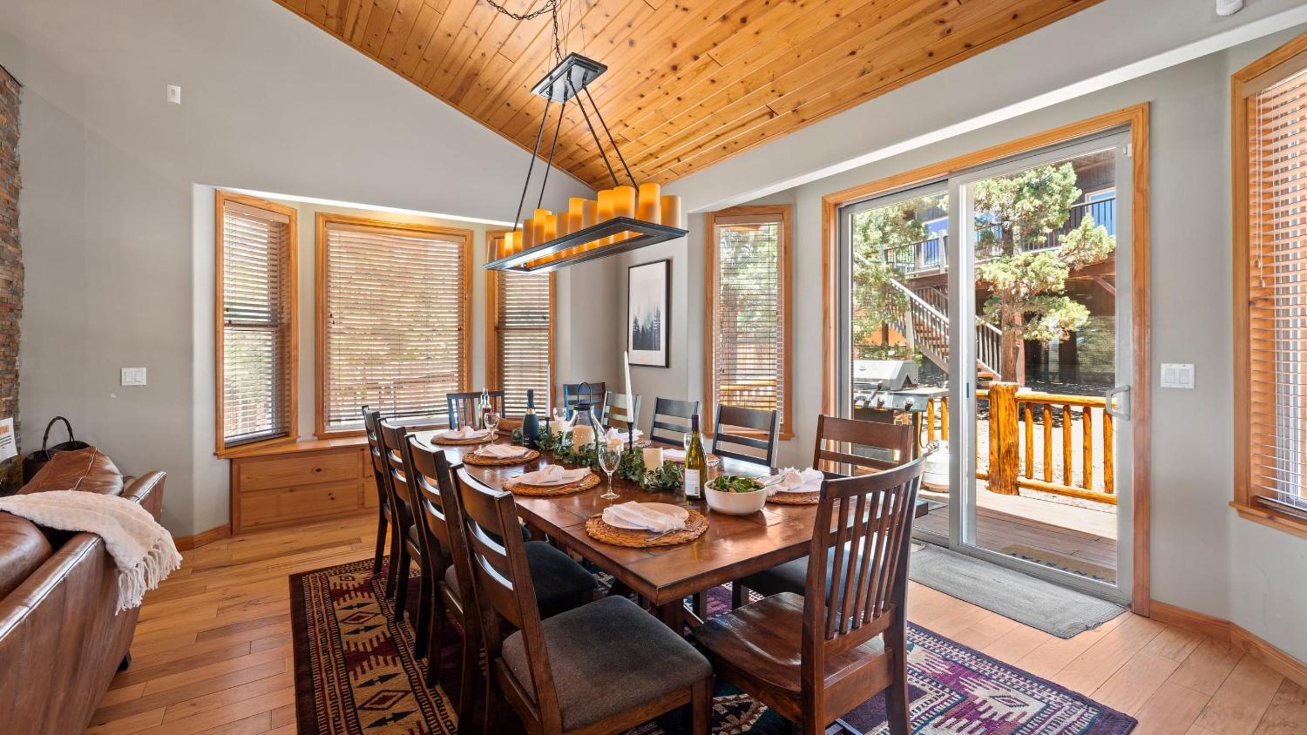 Sleeps 27 2 Homes Near the Lake Hot Tub Views Castle Glen Estates
