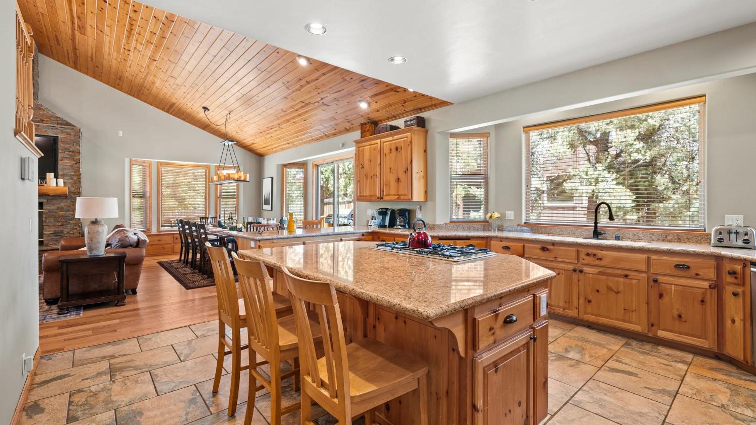 Sleeps 27 2 Homes Near the Lake Hot Tub Views Castle Glen Estates