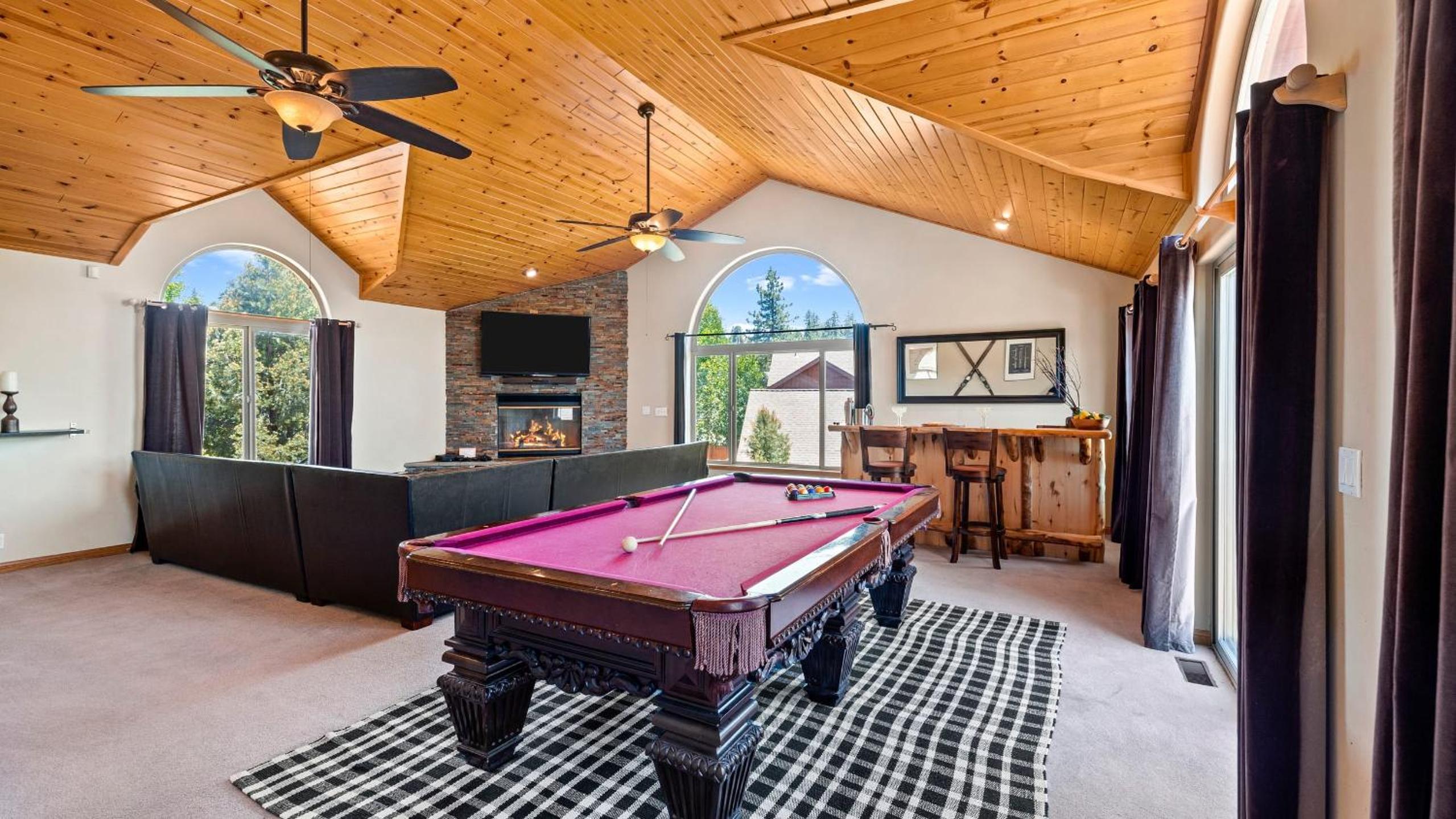Sleeps 27 2 Homes Near the Lake Hot Tub Views Castle Glen Estates