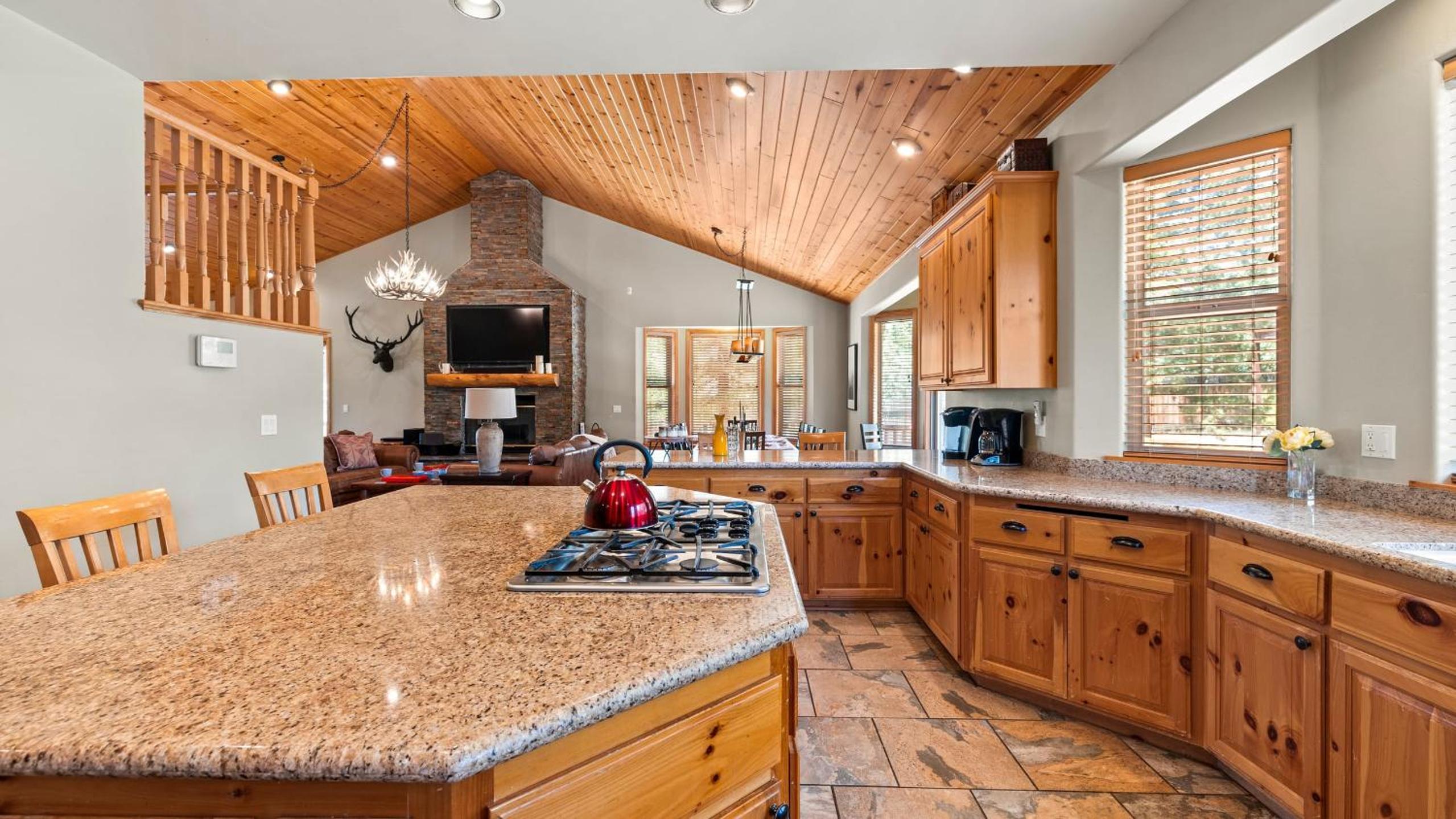 Sleeps 27 2 Homes Near the Lake Hot Tub Views Castle Glen Estates