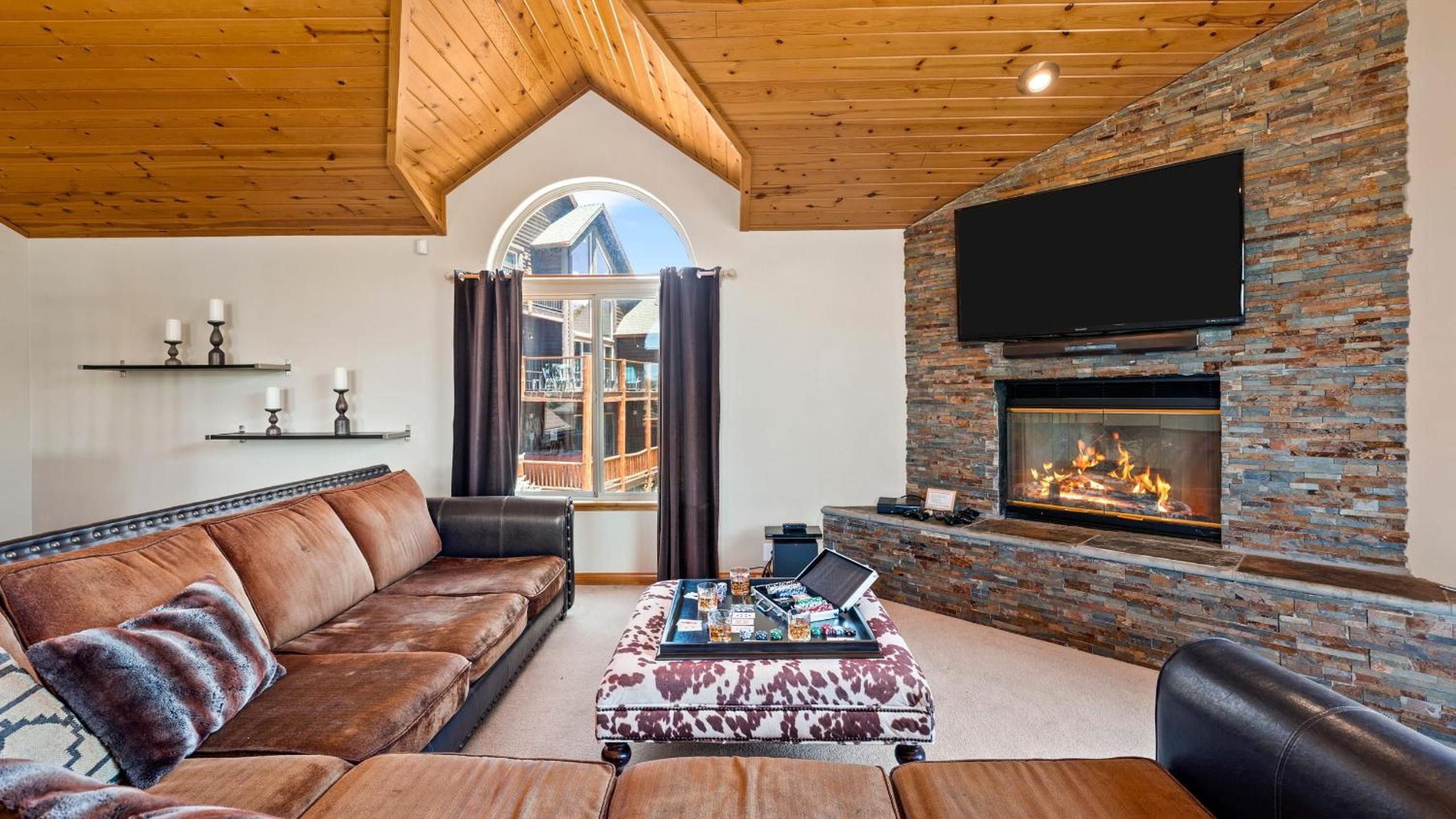 Sleeps 27 2 Homes Near the Lake Hot Tub Views Castle Glen Estates
