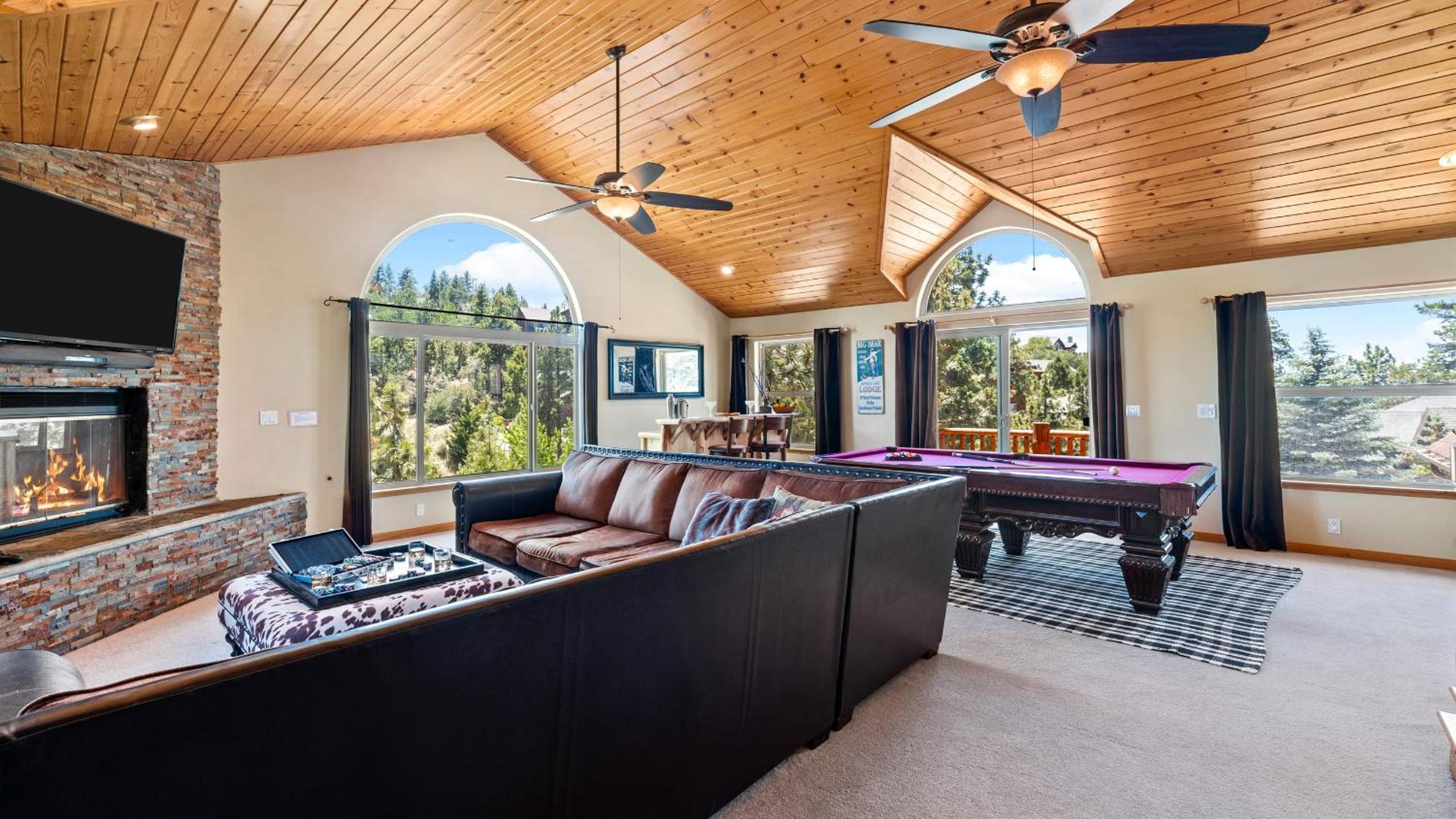 Sleeps 27 2 Homes Near the Lake Hot Tub Views Castle Glen Estates