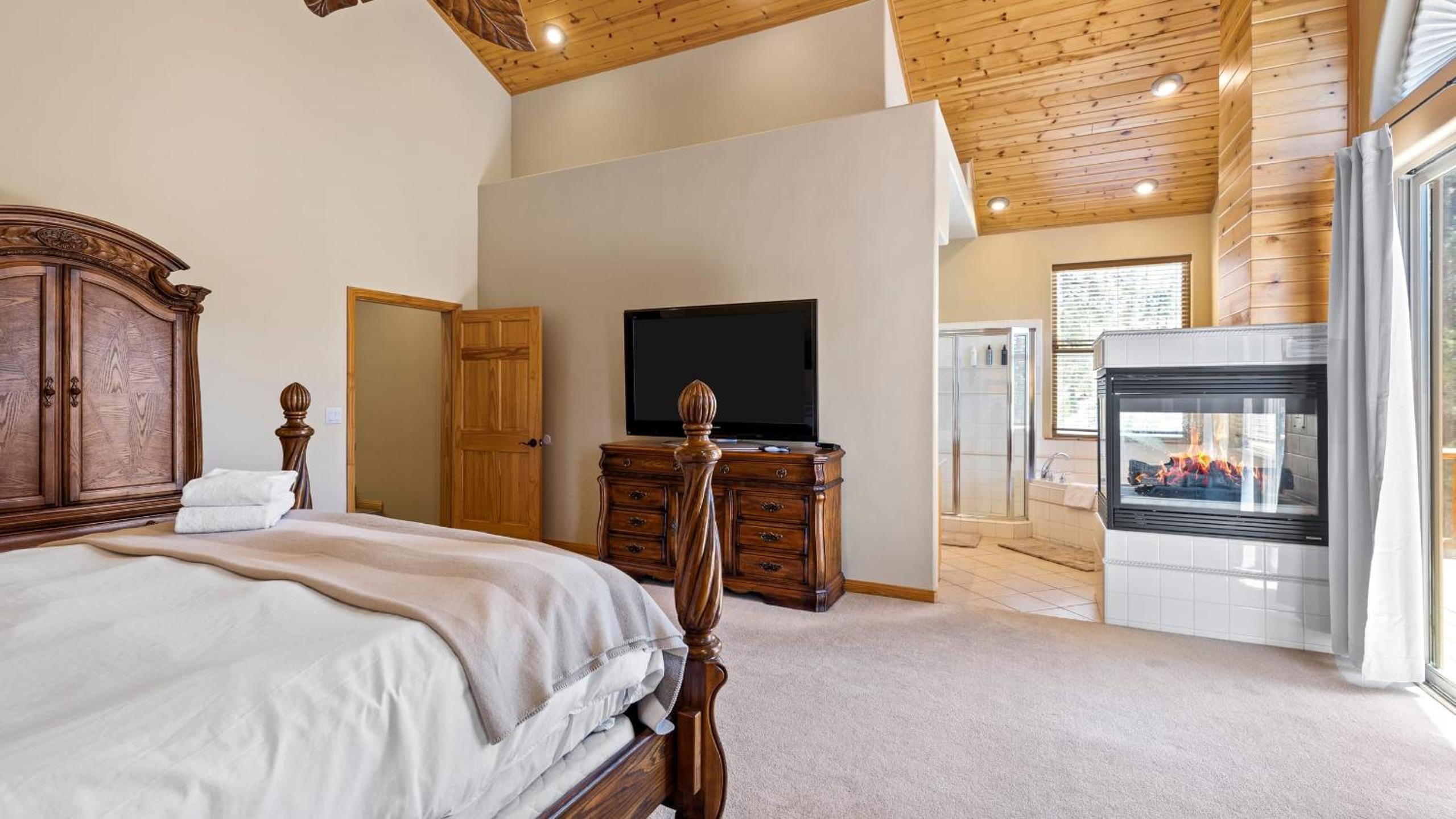 Sleeps 27 2 Homes Near the Lake Hot Tub Views Castle Glen Estates