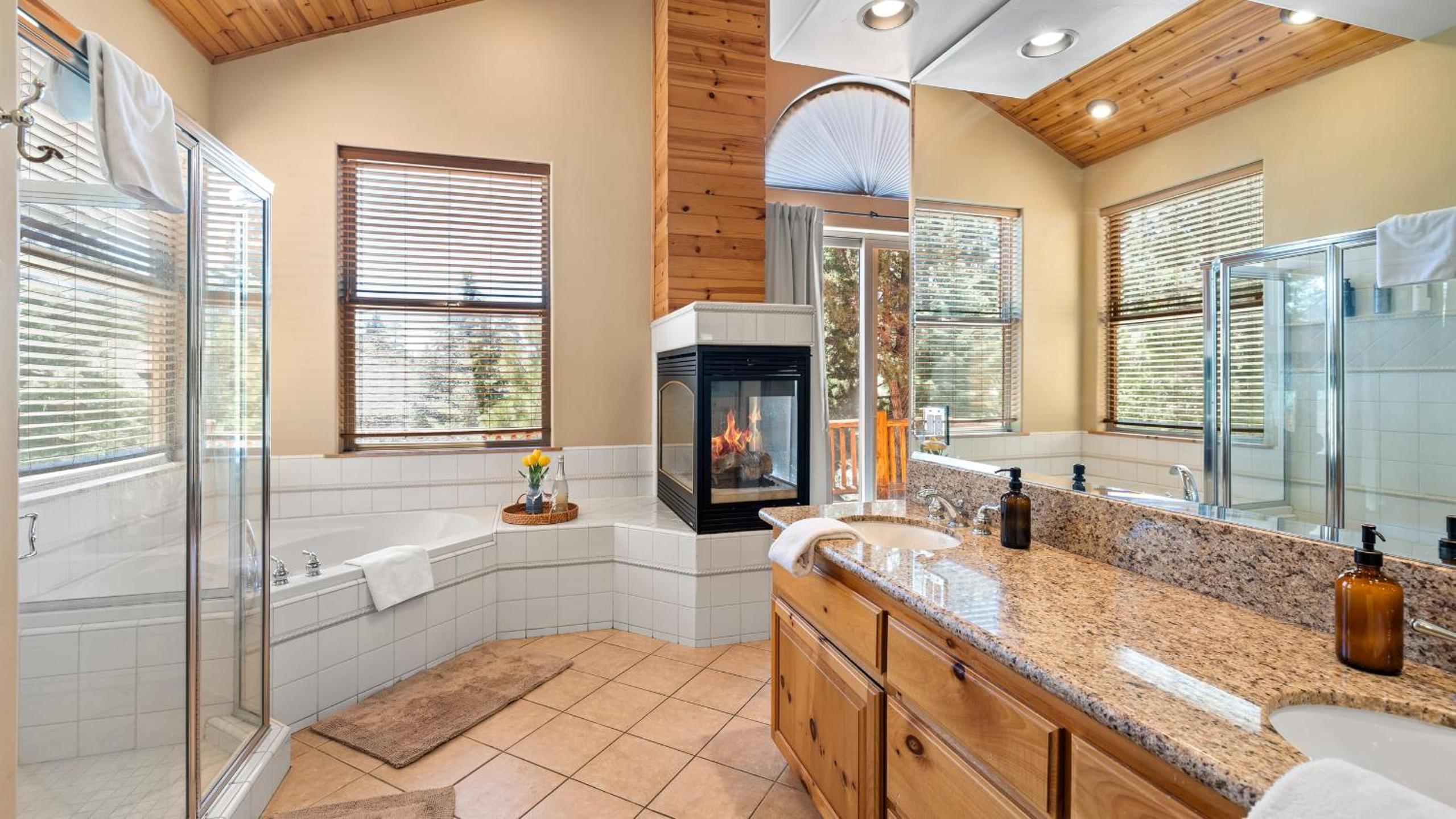 Sleeps 27 2 Homes Near the Lake Hot Tub Views Castle Glen Estates
