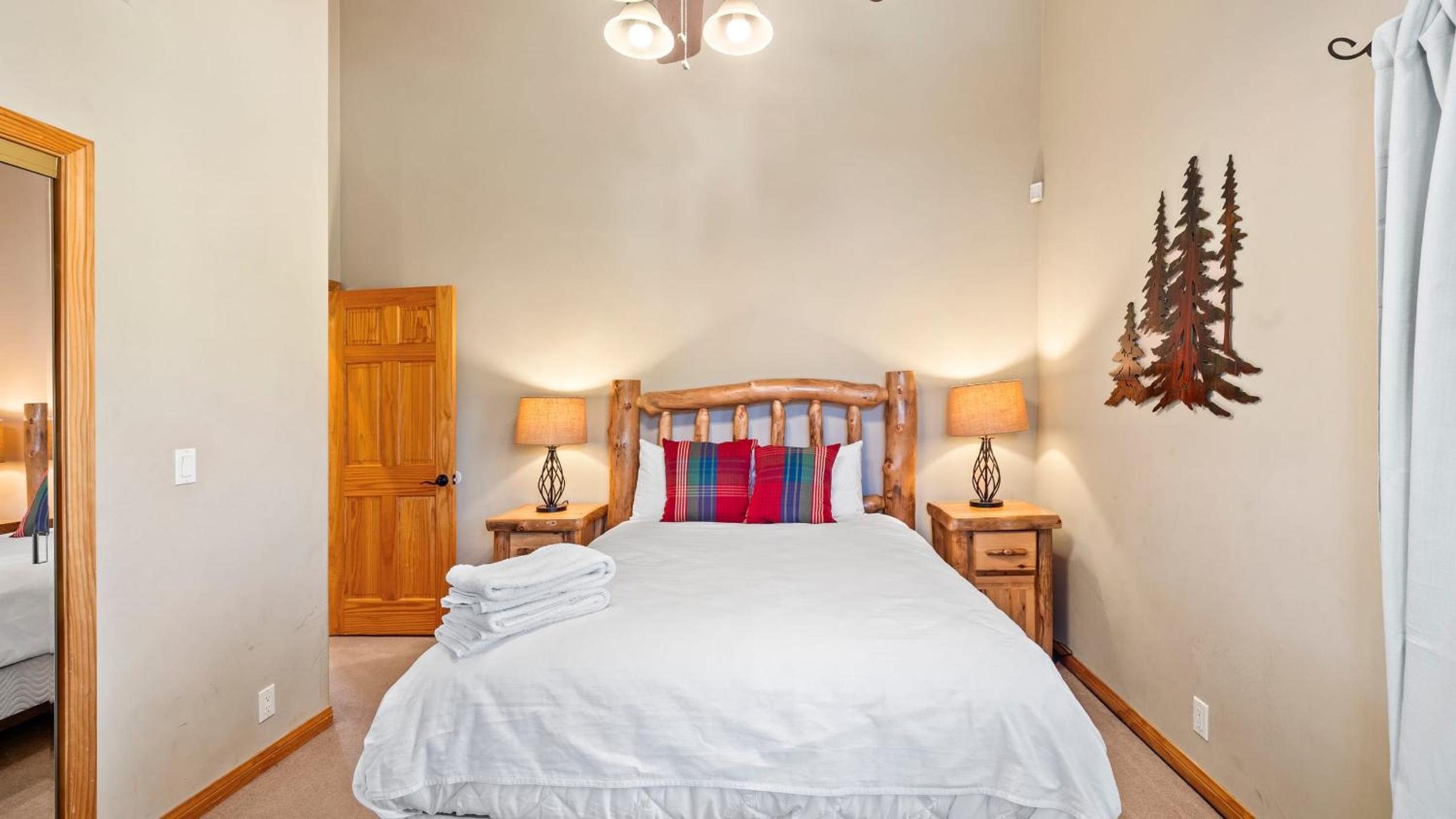 Sleeps 27 2 Homes Near the Lake Hot Tub Views Castle Glen Estates