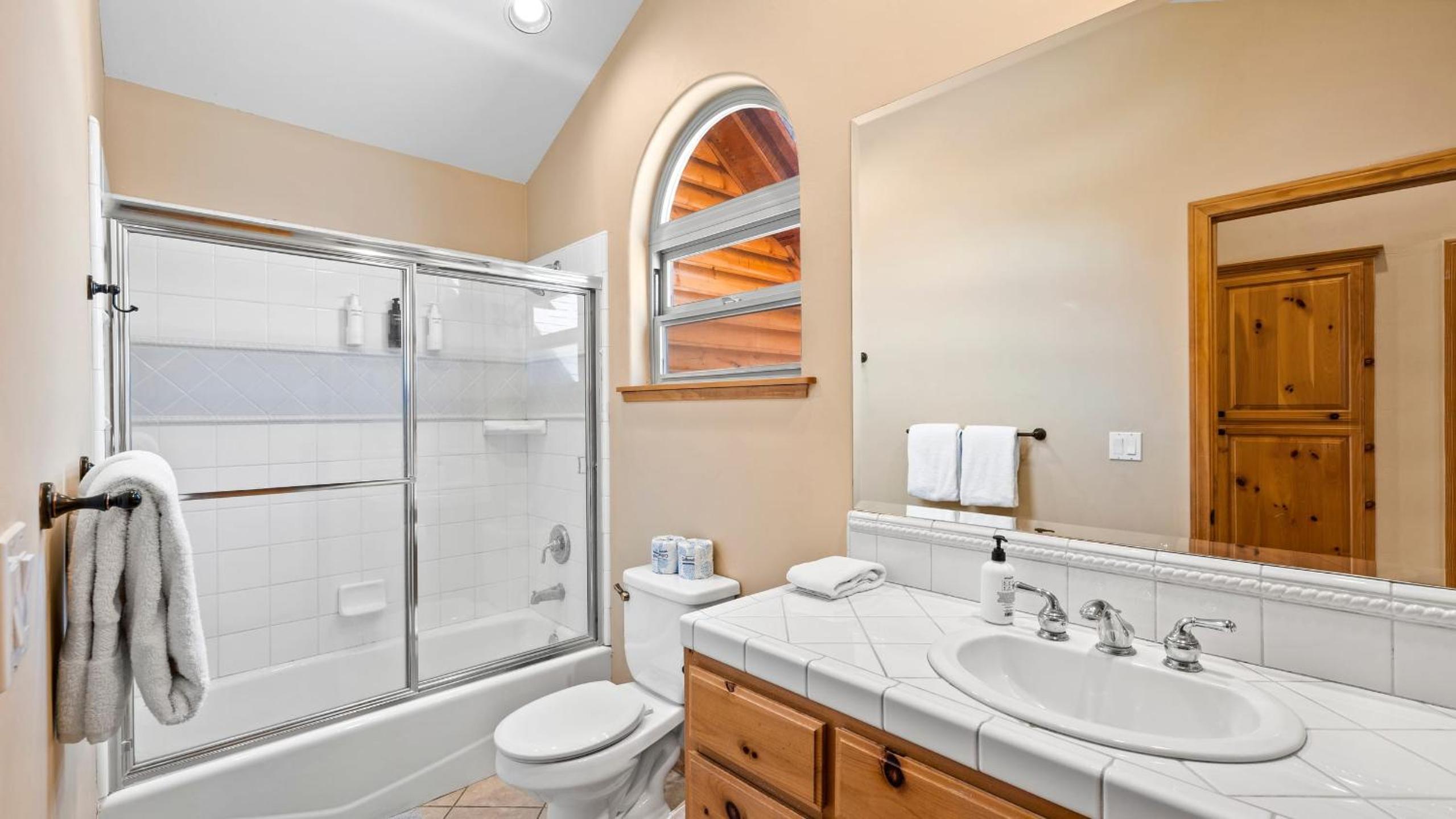 Sleeps 27 2 Homes Near the Lake Hot Tub Views Castle Glen Estates