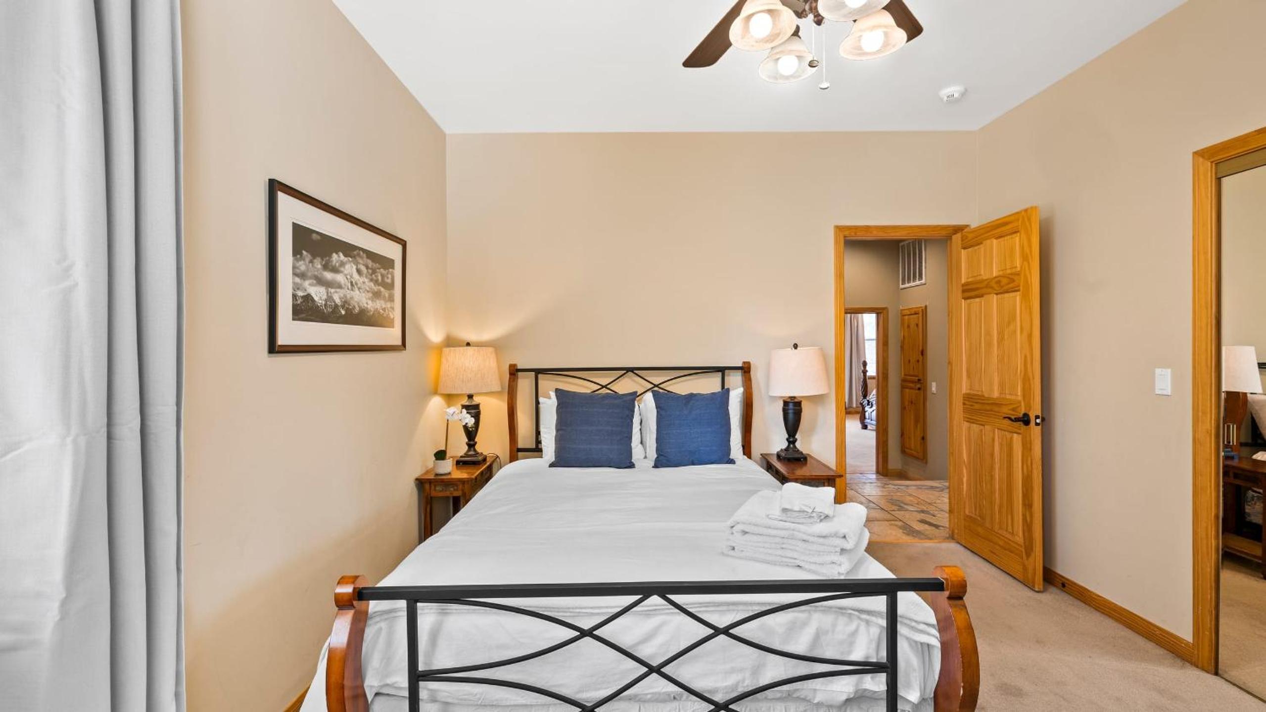 Sleeps 27 2 Homes Near the Lake Hot Tub Views Castle Glen Estates
