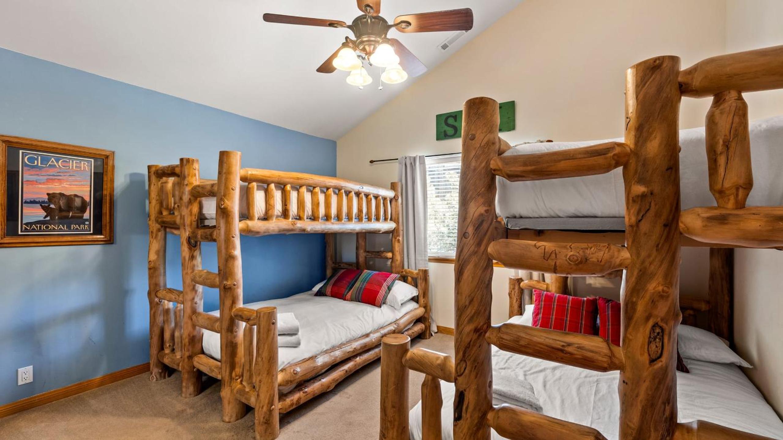 Sleeps 27 2 Homes Near the Lake Hot Tub Views Castle Glen Estates