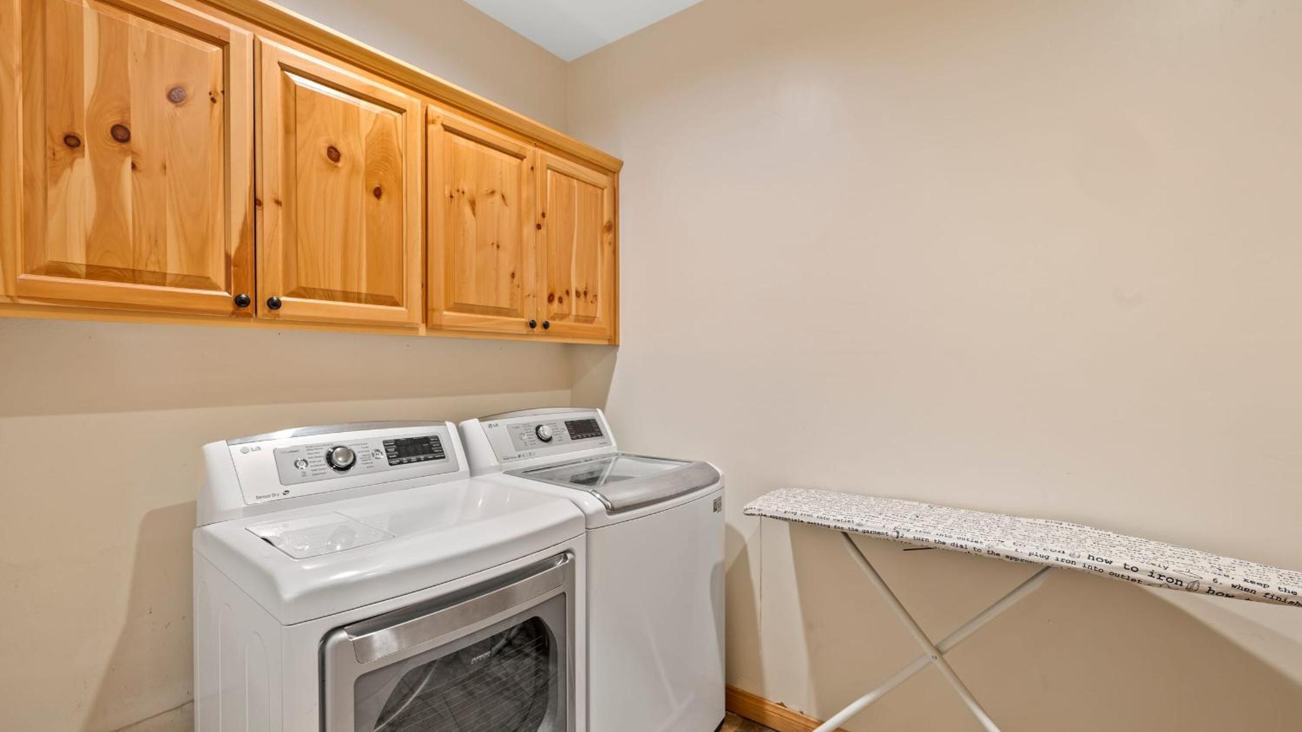 Sleeps 27 2 Homes Near the Lake Hot Tub Views Castle Glen Estates