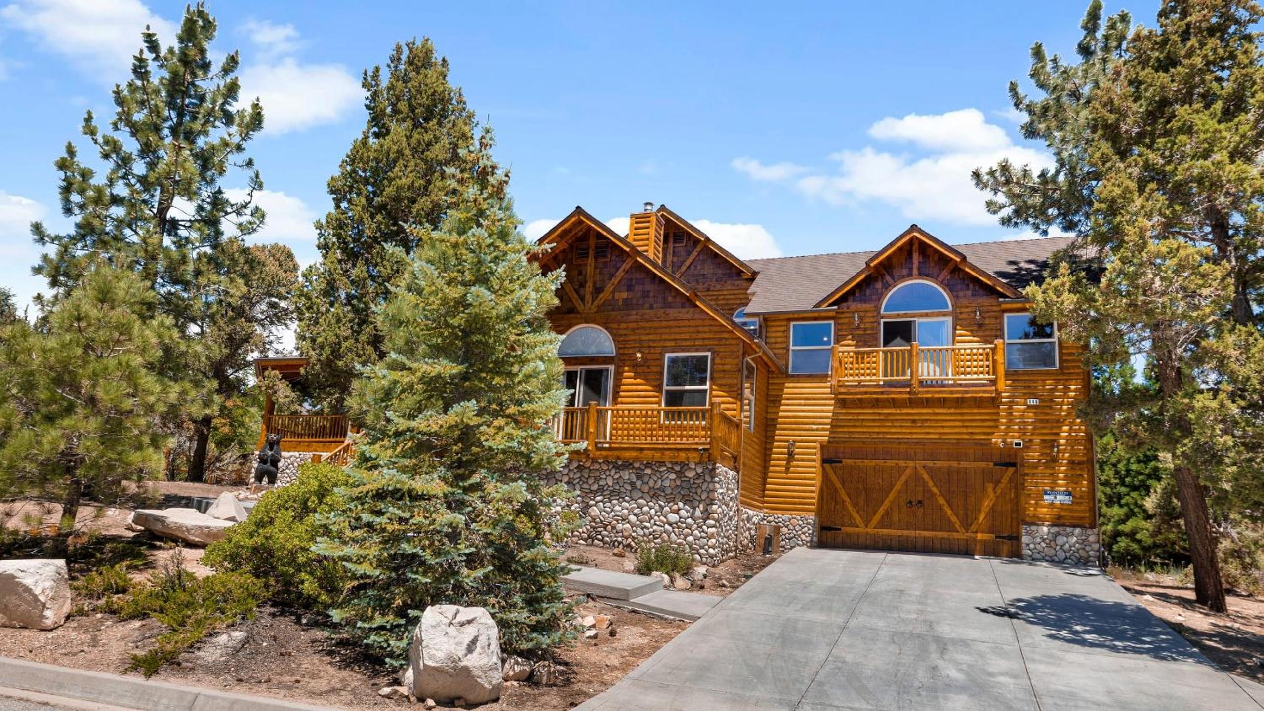 Sleeps 27 2 Homes Near the Lake Hot Tub Views Castle Glen Estates