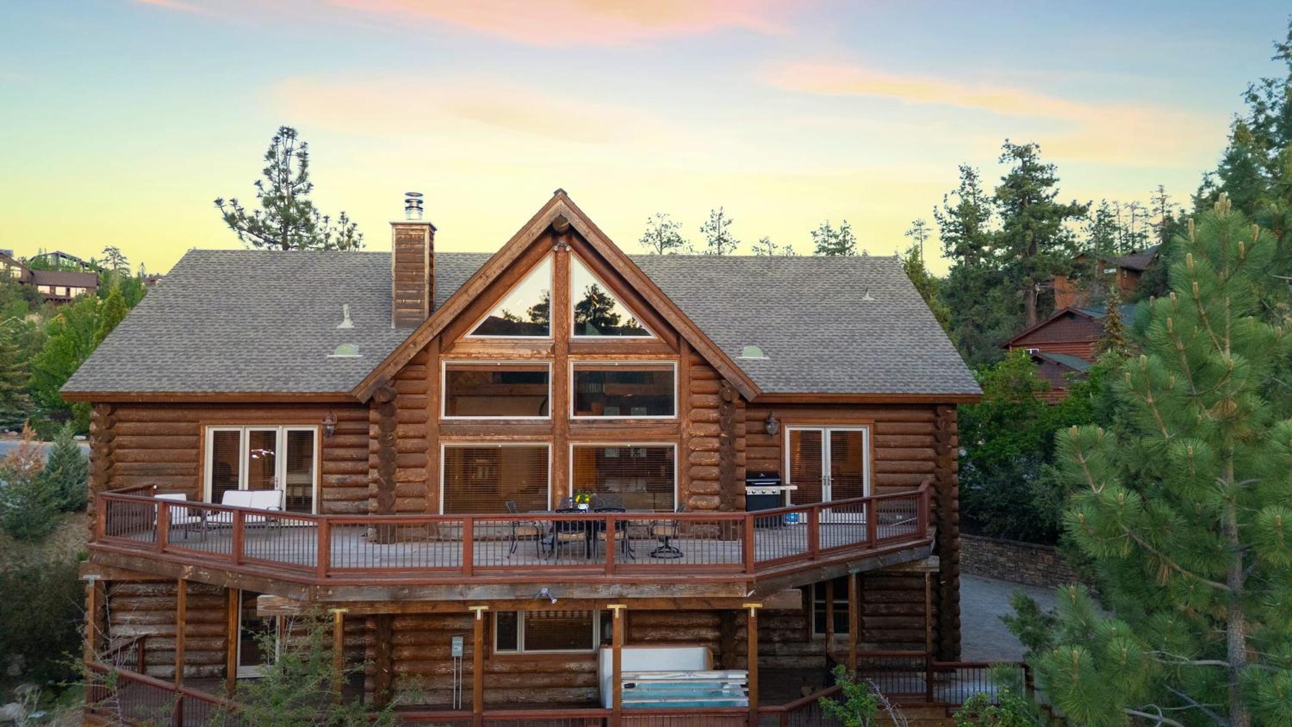 Sleeps 27 2 Homes Near the Lake Hot Tub Views Castle Glen Estates