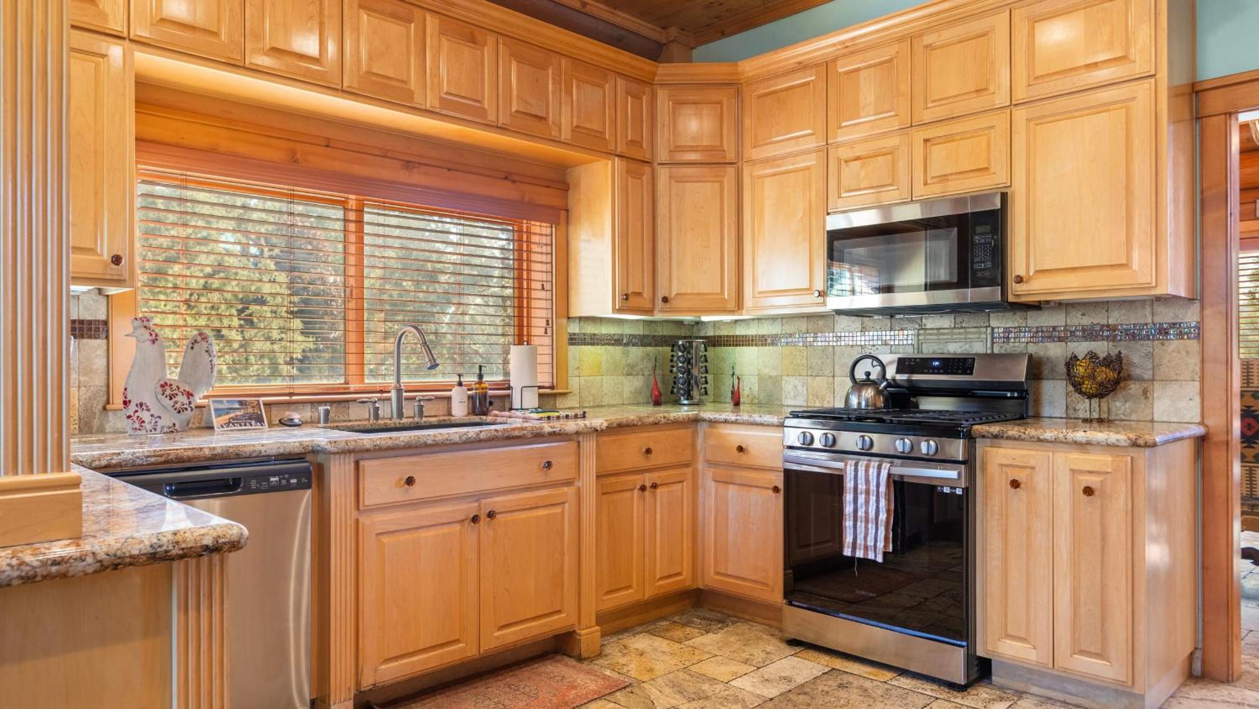 Sleeps 27 2 Homes Near the Lake Hot Tub Views Castle Glen Estates