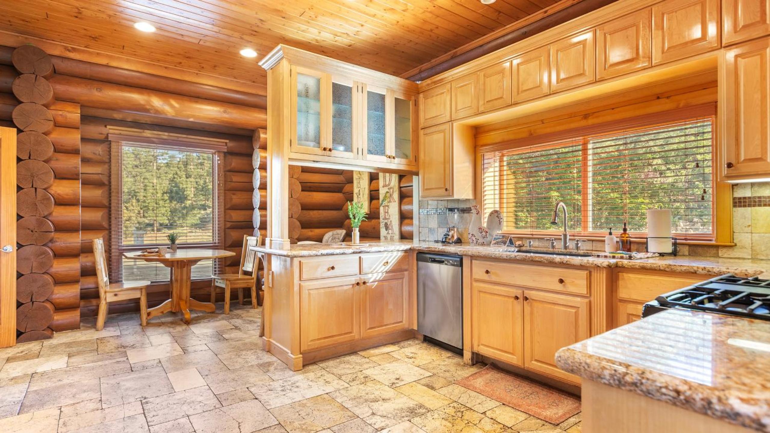 Sleeps 27 2 Homes Near the Lake Hot Tub Views Castle Glen Estates