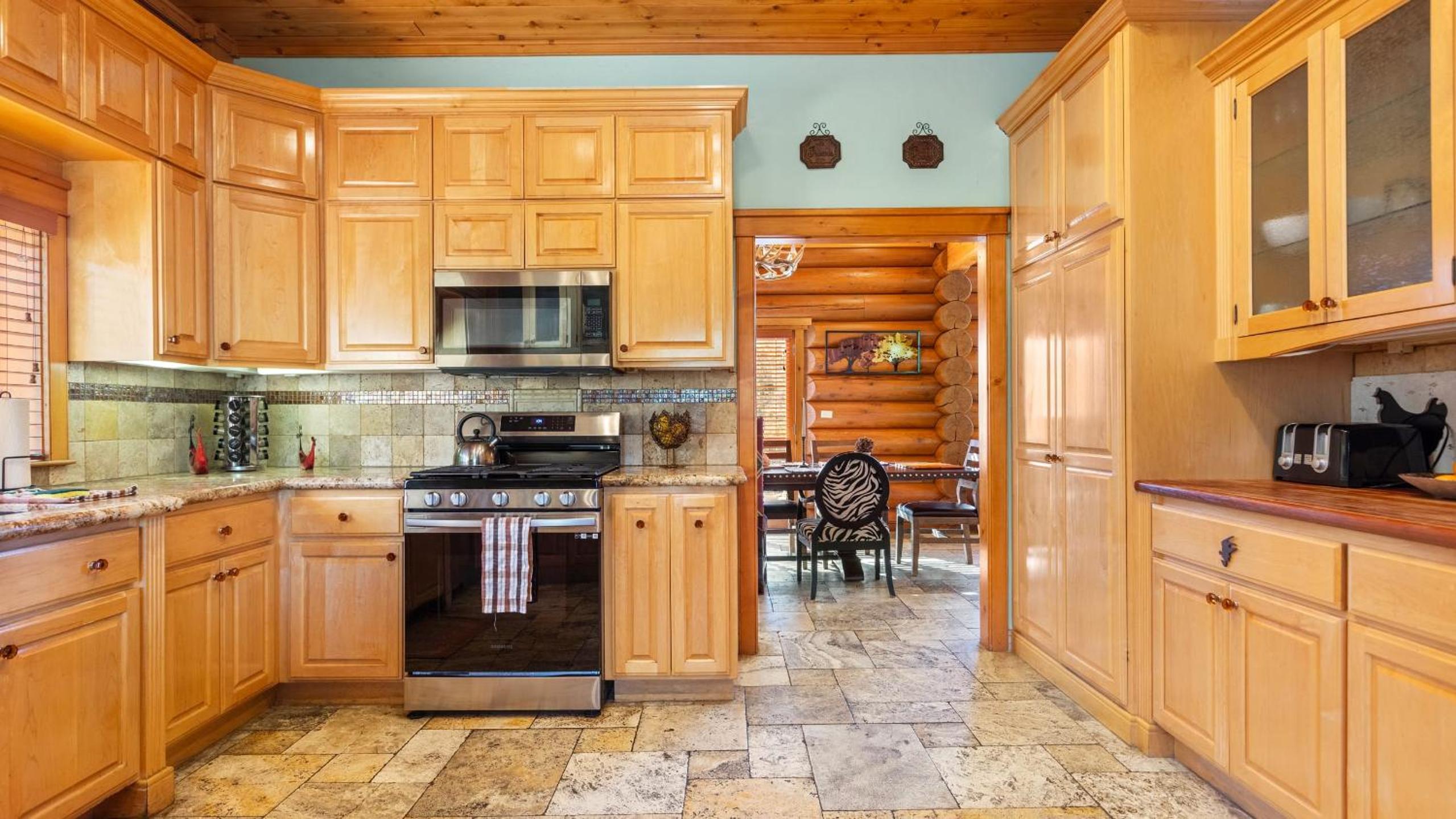 Sleeps 27 2 Homes Near the Lake Hot Tub Views Castle Glen Estates