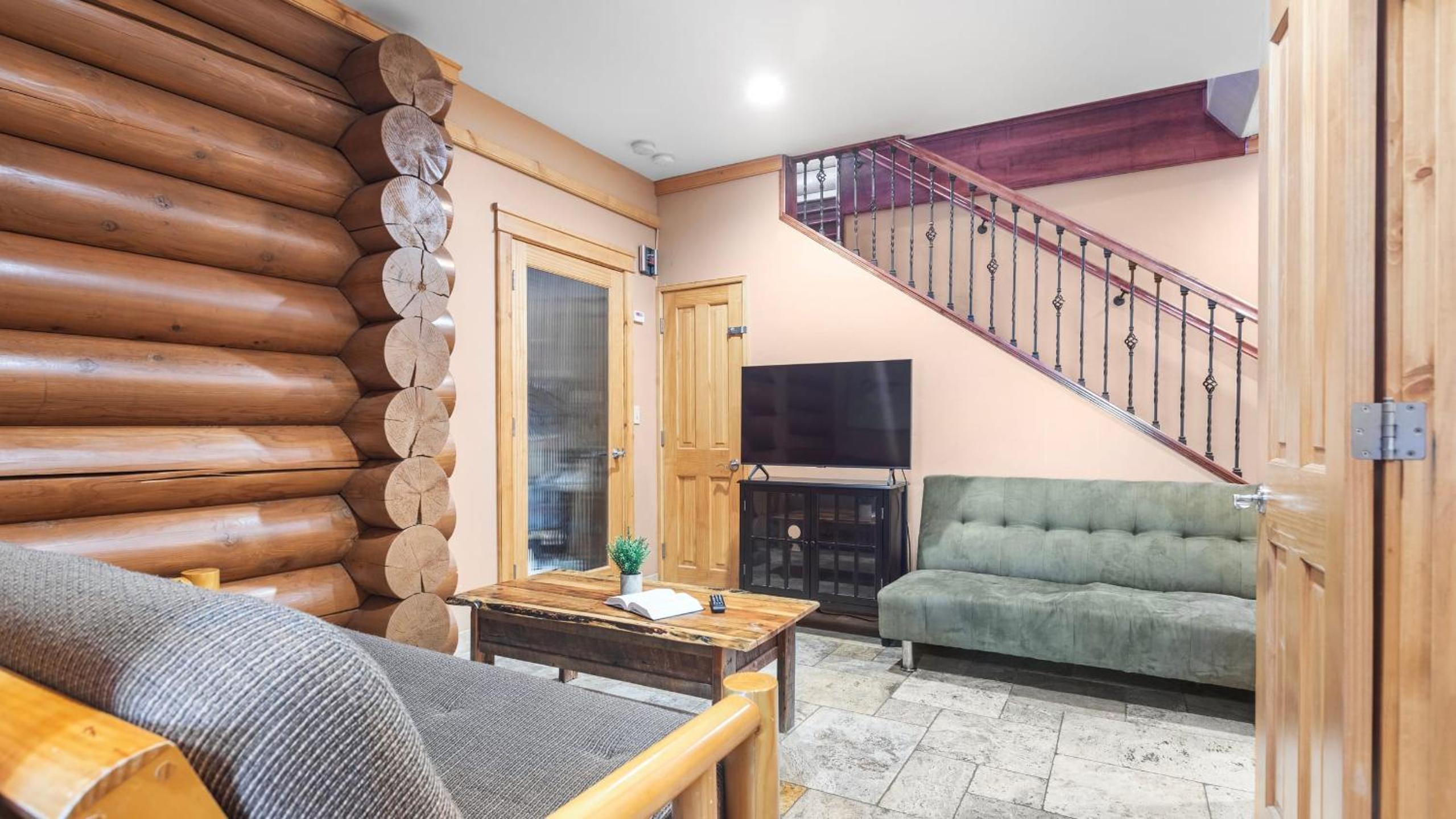 Sleeps 27 2 Homes Near the Lake Hot Tub Views Castle Glen Estates