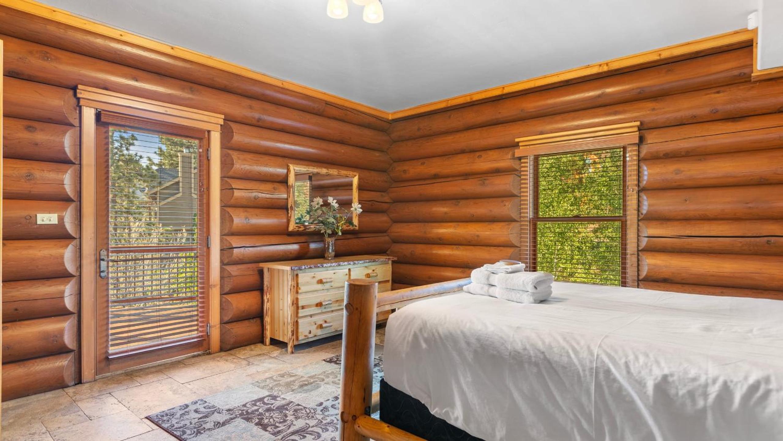Sleeps 27 2 Homes Near the Lake Hot Tub Views Castle Glen Estates