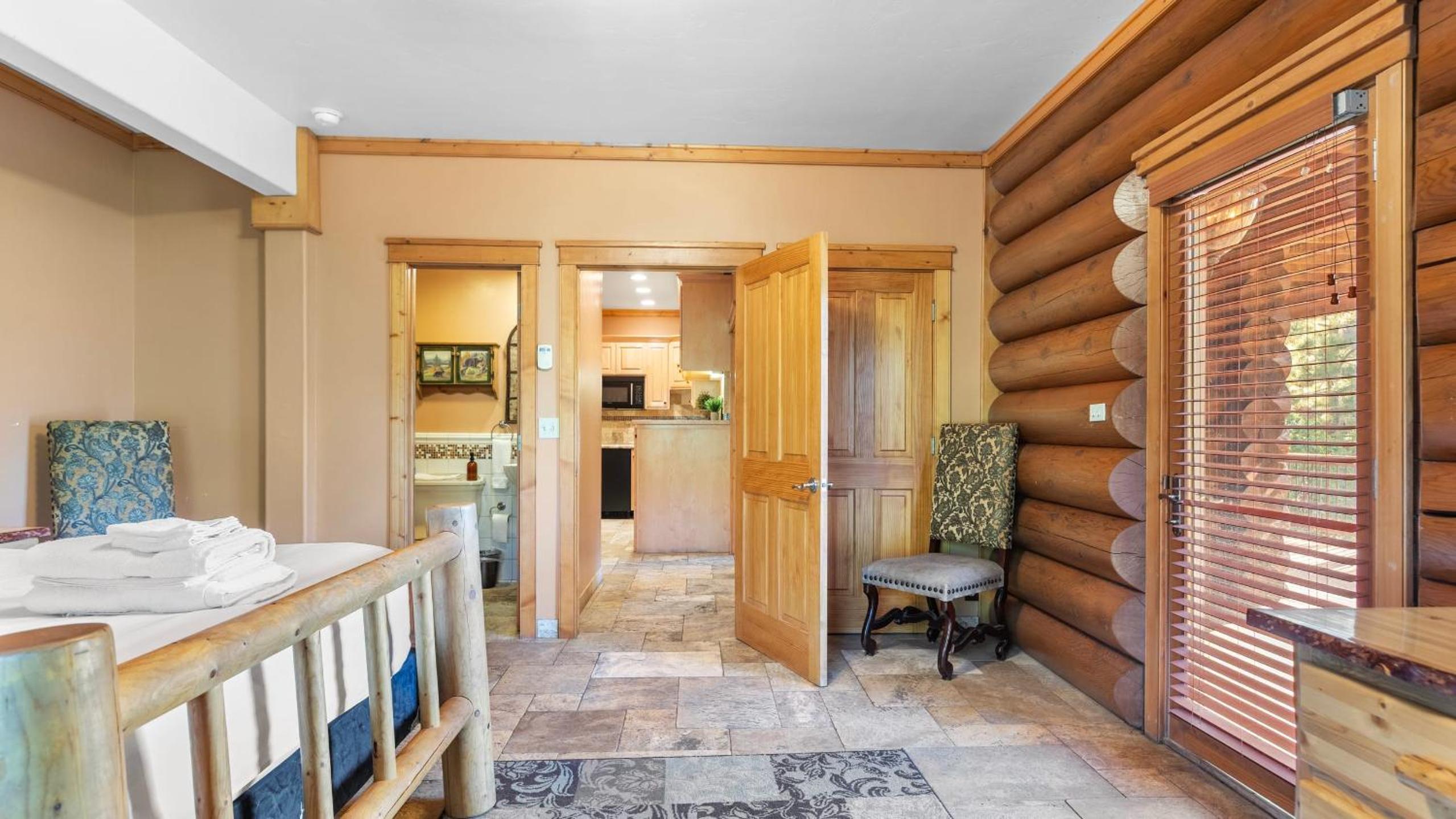 Sleeps 27 2 Homes Near the Lake Hot Tub Views Castle Glen Estates