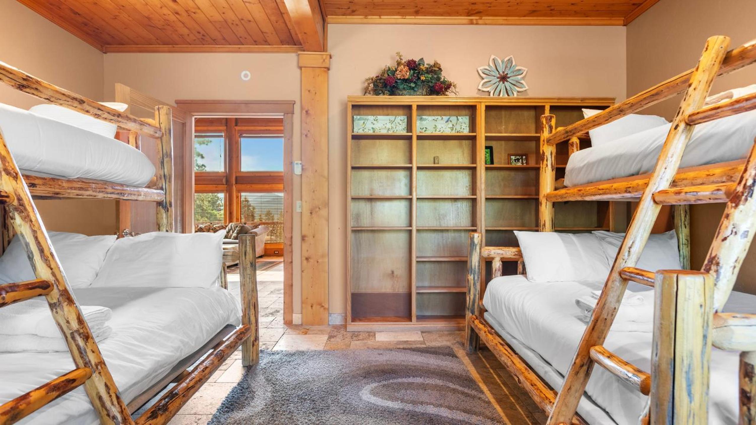 Sleeps 27 2 Homes Near the Lake Hot Tub Views Castle Glen Estates