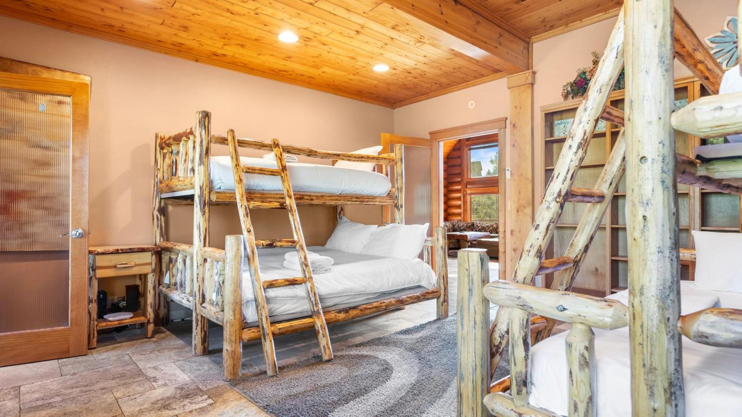 Sleeps 27 2 Homes Near the Lake Hot Tub Views Castle Glen Estates