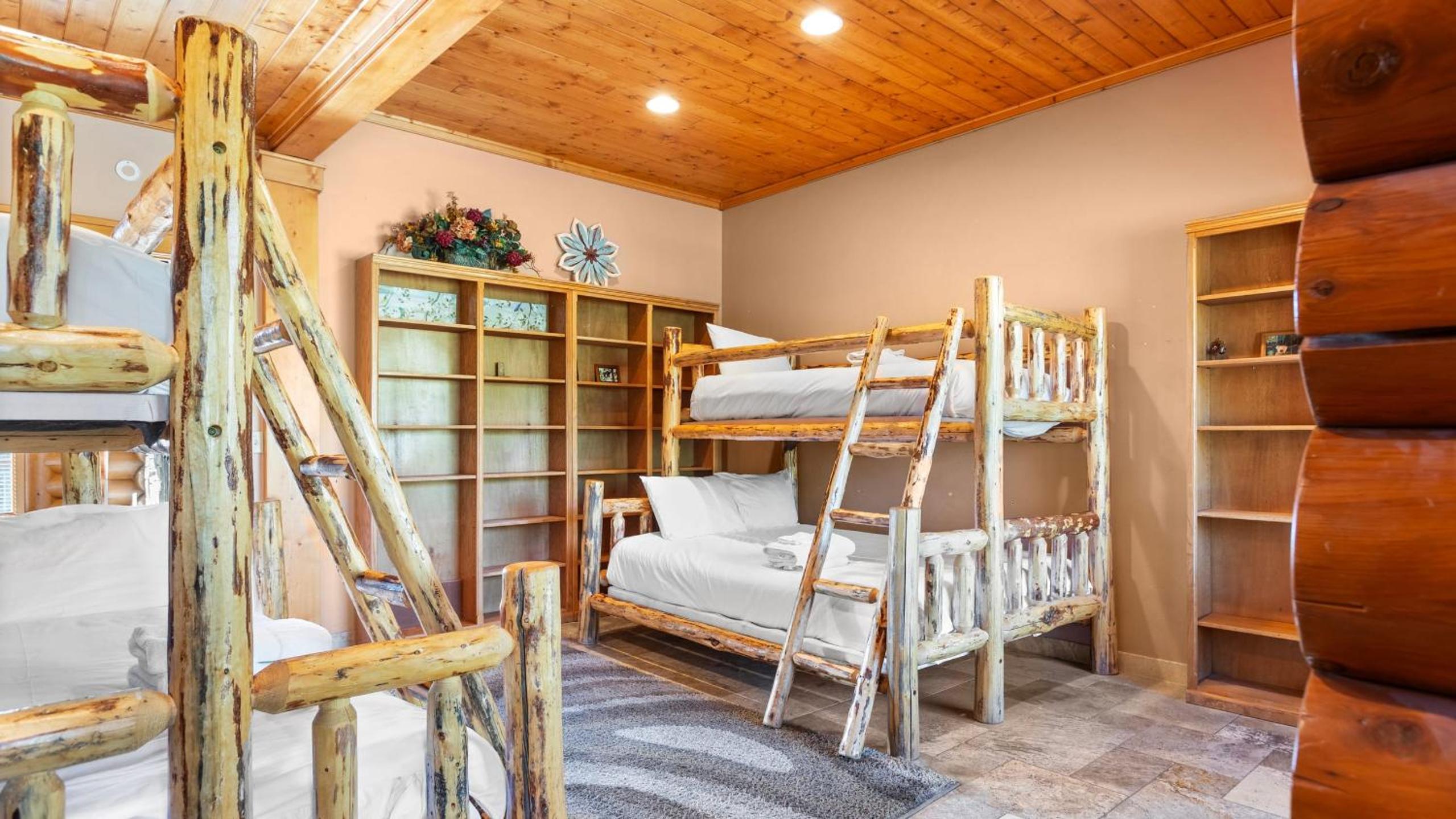 Sleeps 27 2 Homes Near the Lake Hot Tub Views Castle Glen Estates