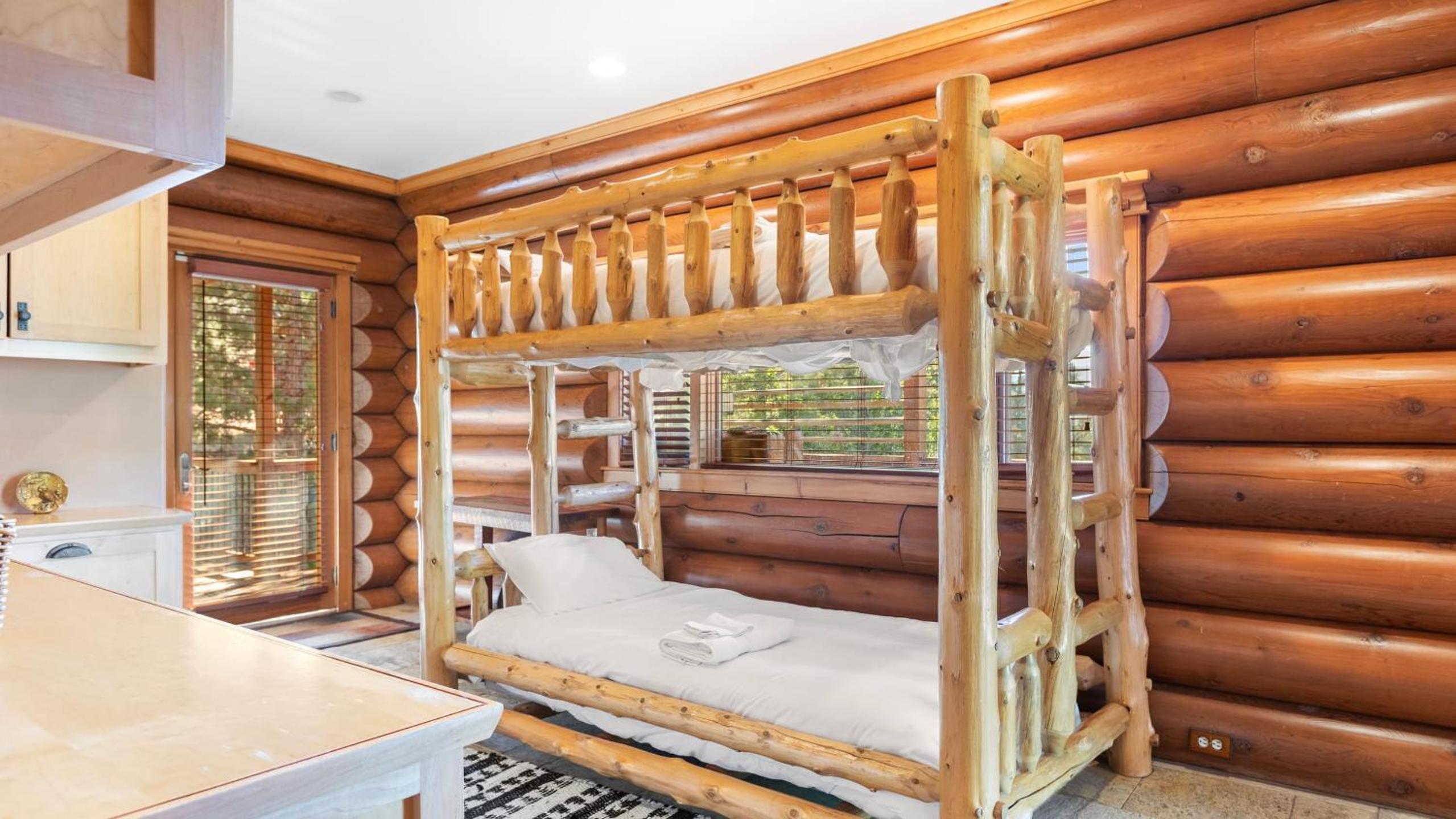 Sleeps 27 2 Homes Near the Lake Hot Tub Views Castle Glen Estates