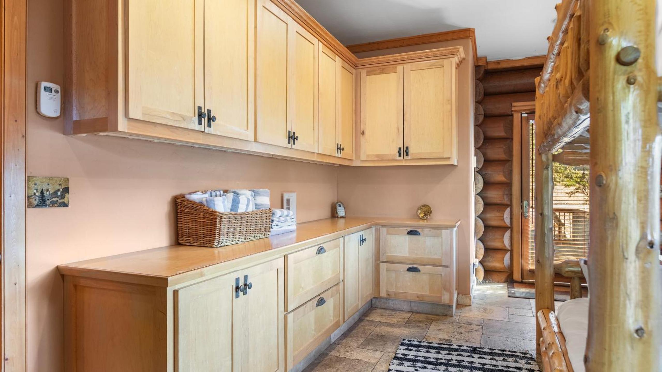 Sleeps 27 2 Homes Near the Lake Hot Tub Views Castle Glen Estates