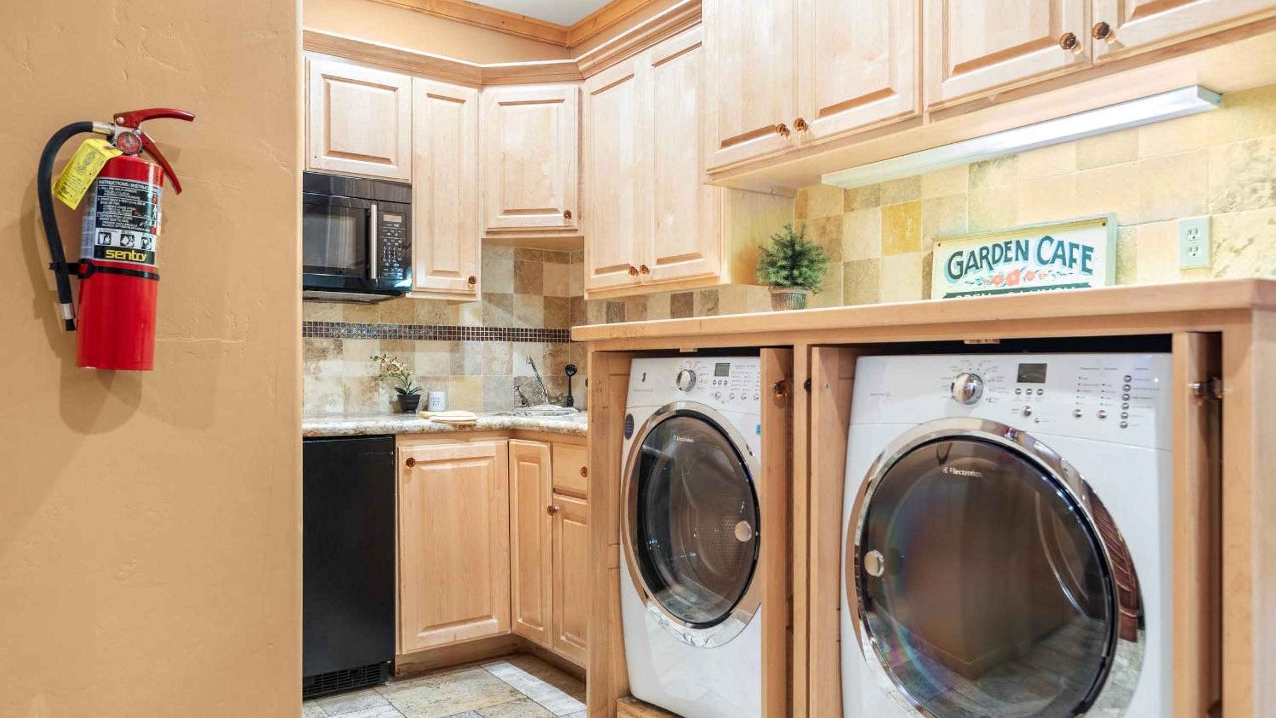Sleeps 27 2 Homes Near the Lake Hot Tub Views Castle Glen Estates