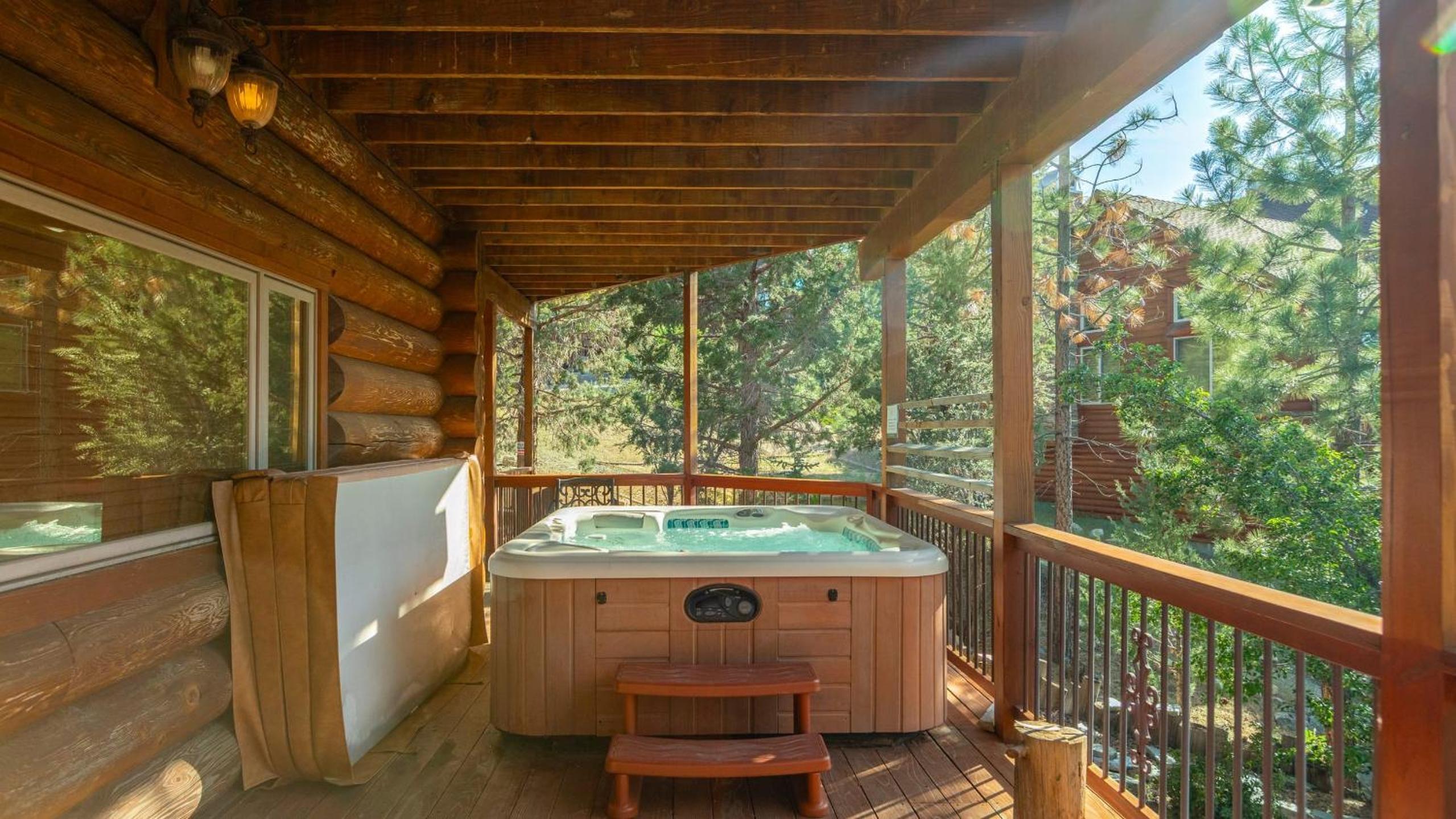 Sleeps 27 2 Homes Near the Lake Hot Tub Views Castle Glen Estates