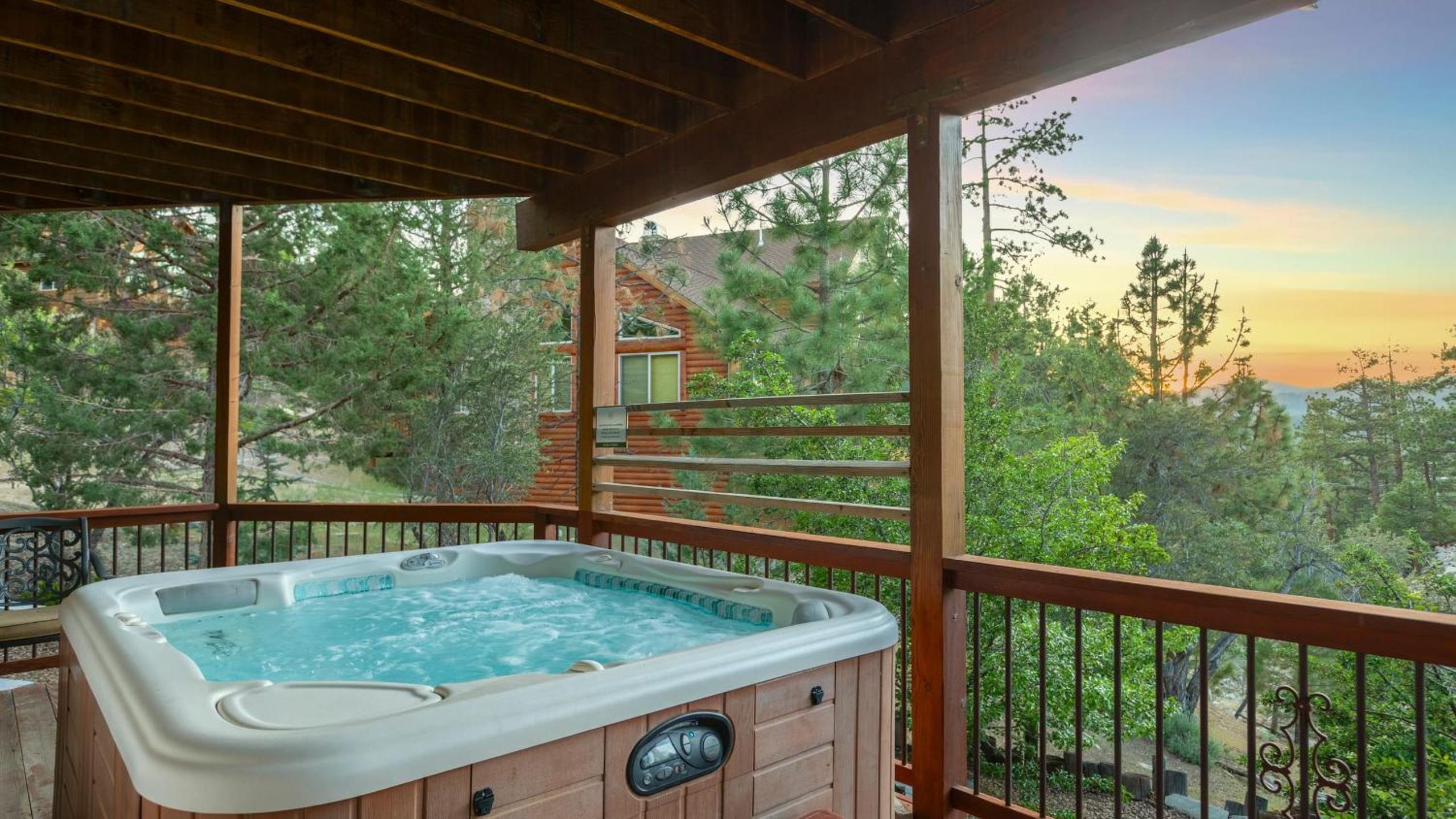 Sleeps 27 2 Homes Near the Lake Hot Tub Views Castle Glen Estates