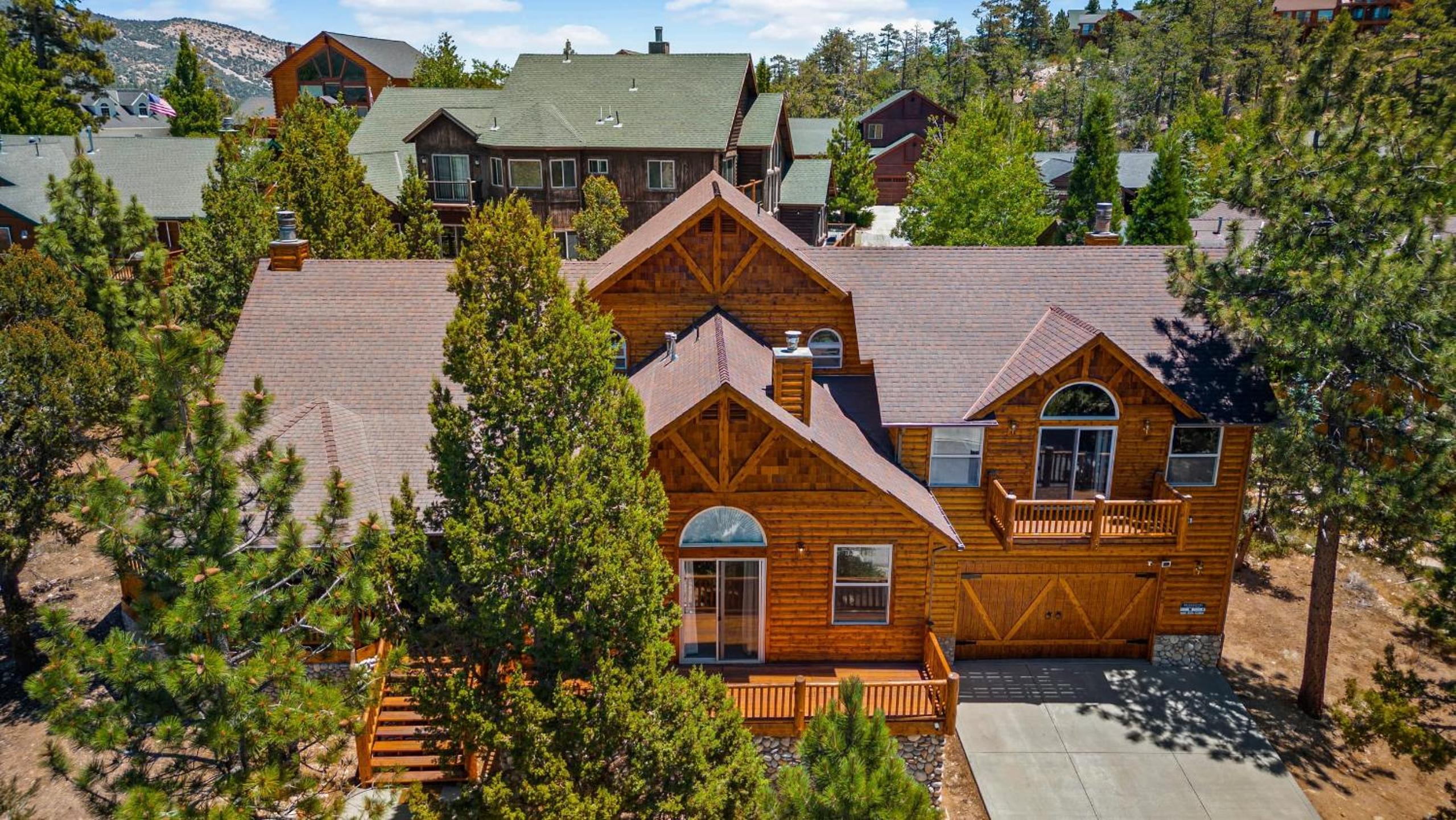 Sleeps 27 2 Homes Near the Lake Hot Tub Views Castle Glen Estates