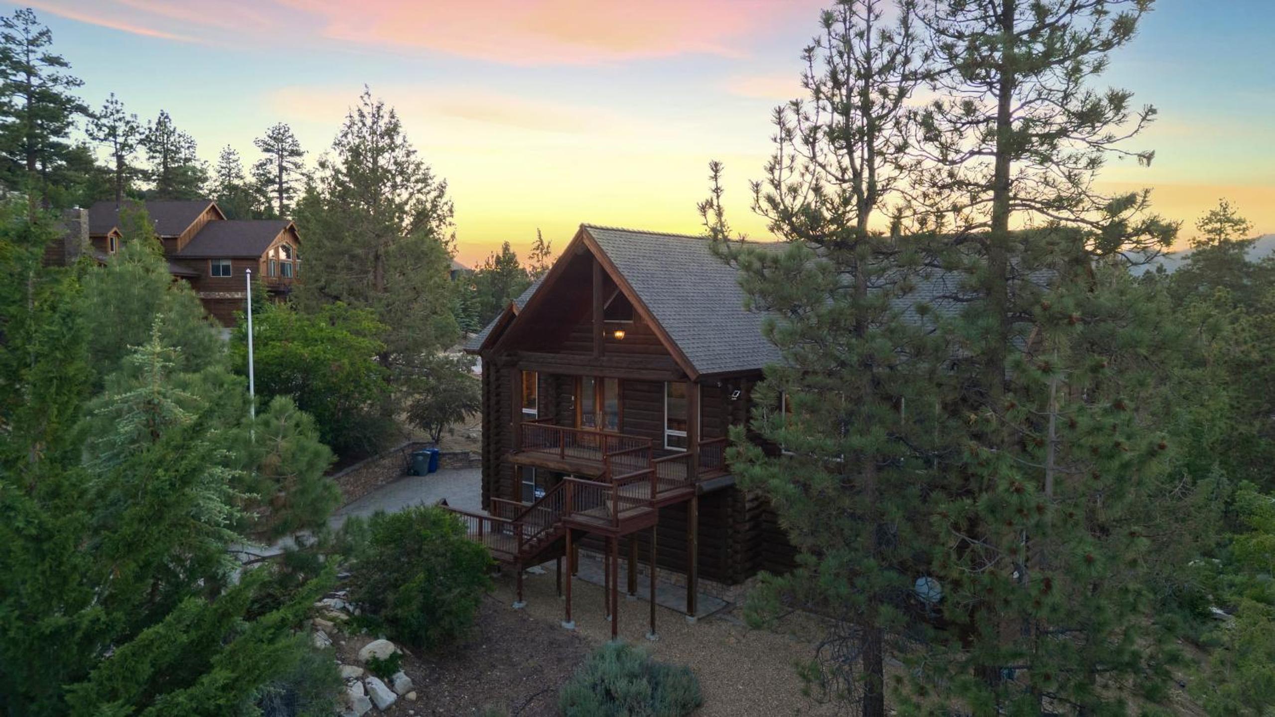 Sleeps 27 2 Homes Near the Lake Hot Tub Views Castle Glen Estates