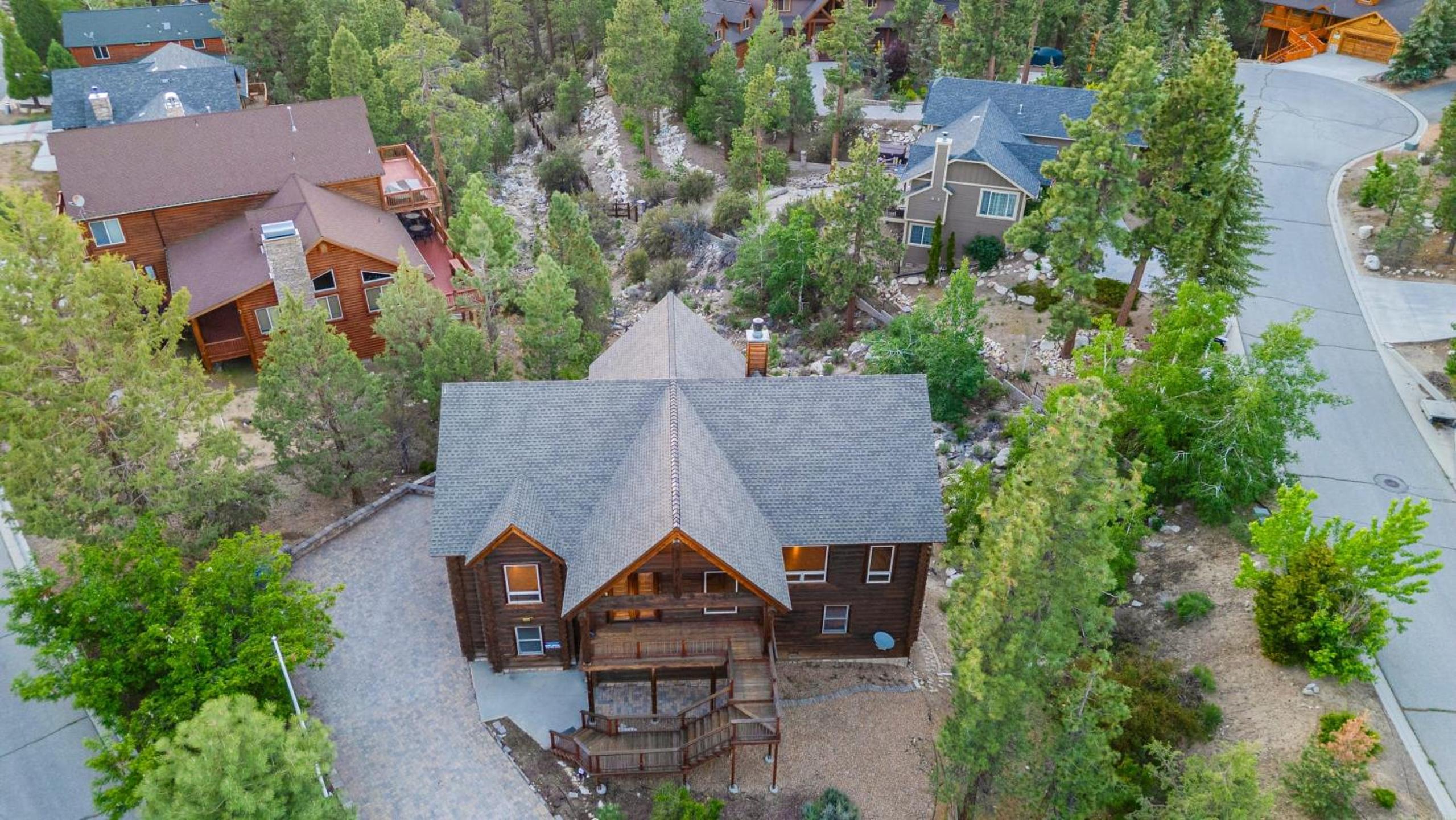 Sleeps 27 2 Homes Near the Lake Hot Tub Views Castle Glen Estates