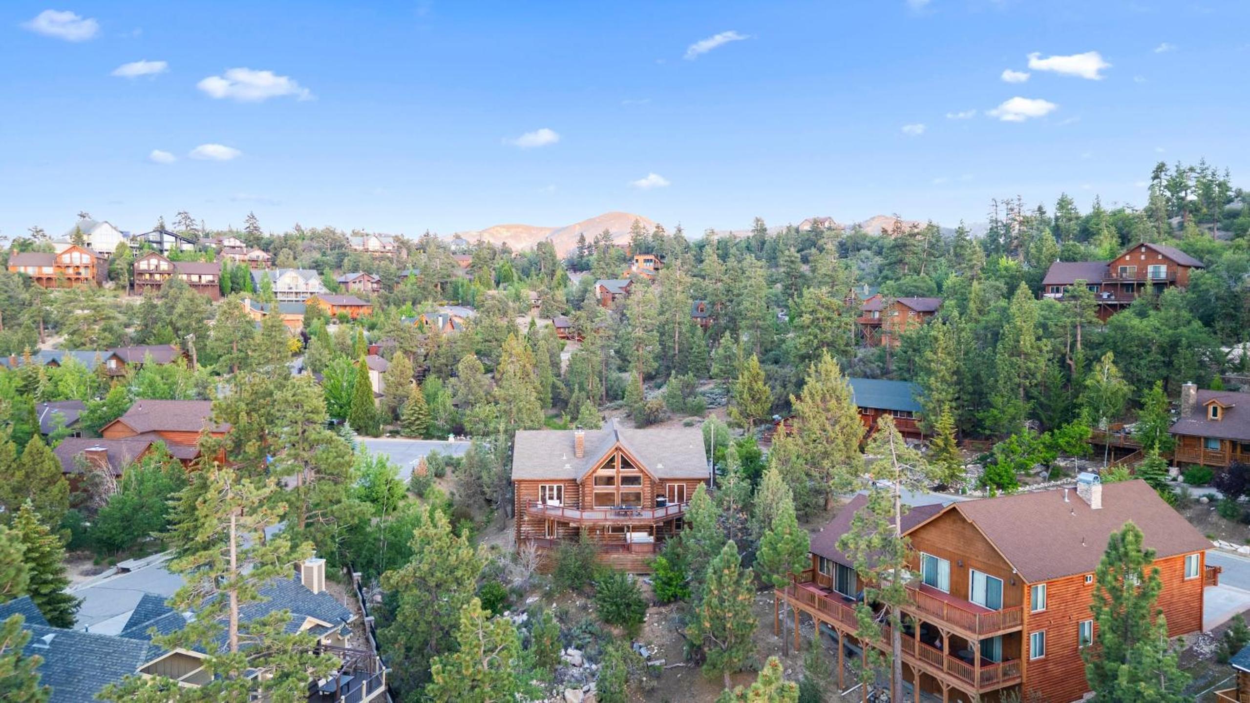 Sleeps 27 2 Homes Near the Lake Hot Tub Views Castle Glen Estates