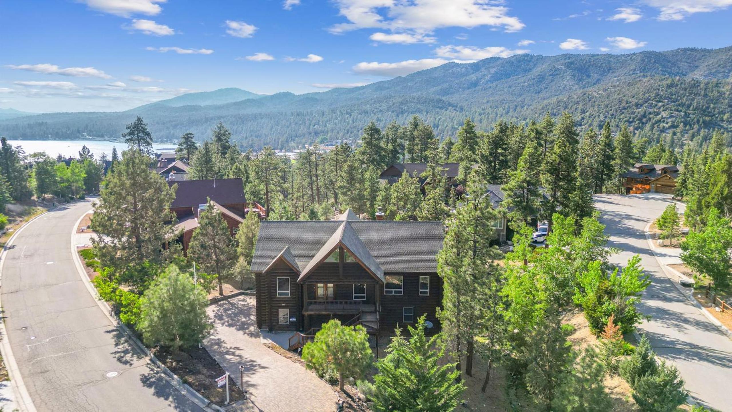 Sleeps 27 2 Homes Near the Lake Hot Tub Views Castle Glen Estates