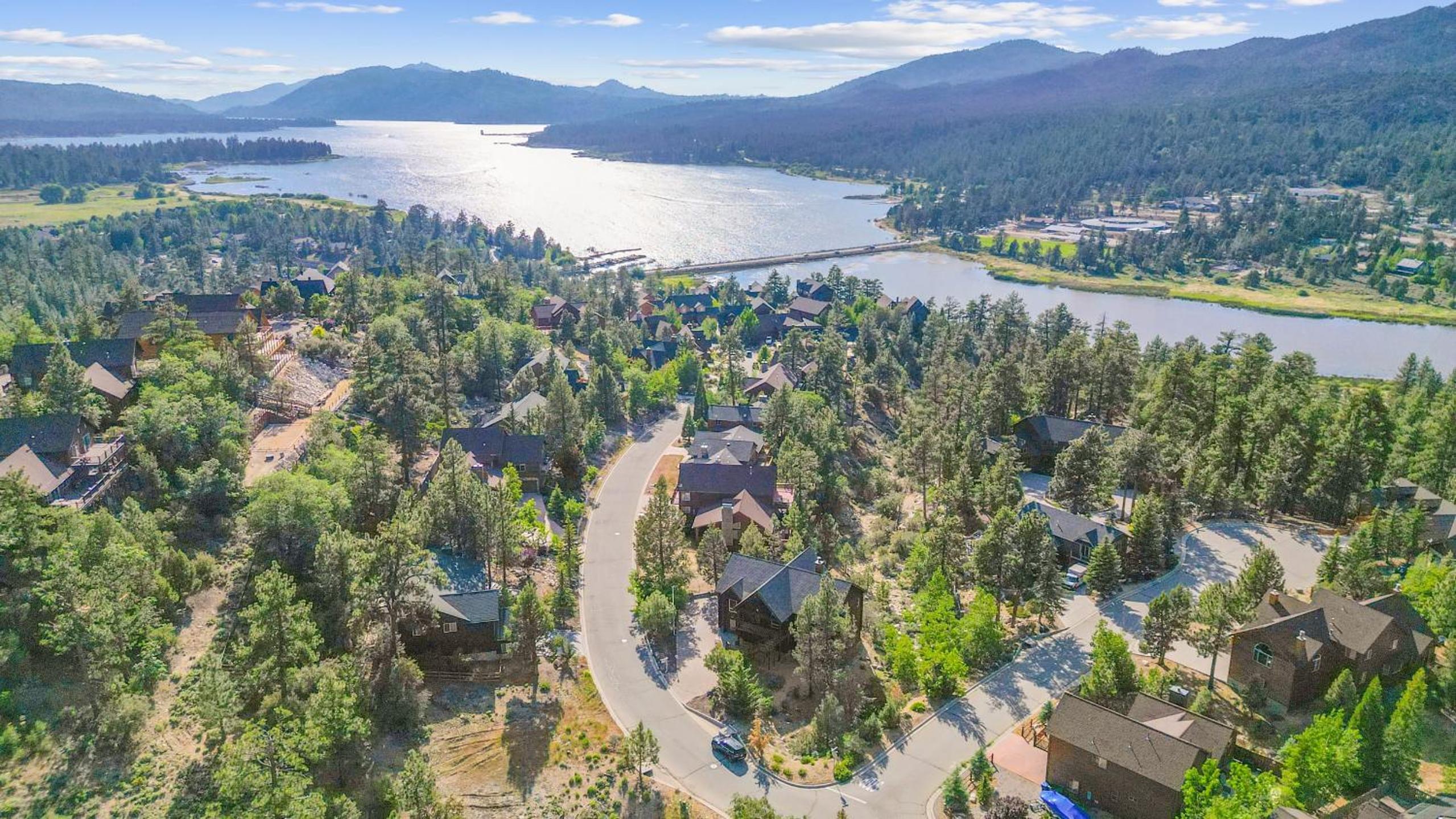 Sleeps 27 2 Homes Near the Lake Hot Tub Views Castle Glen Estates