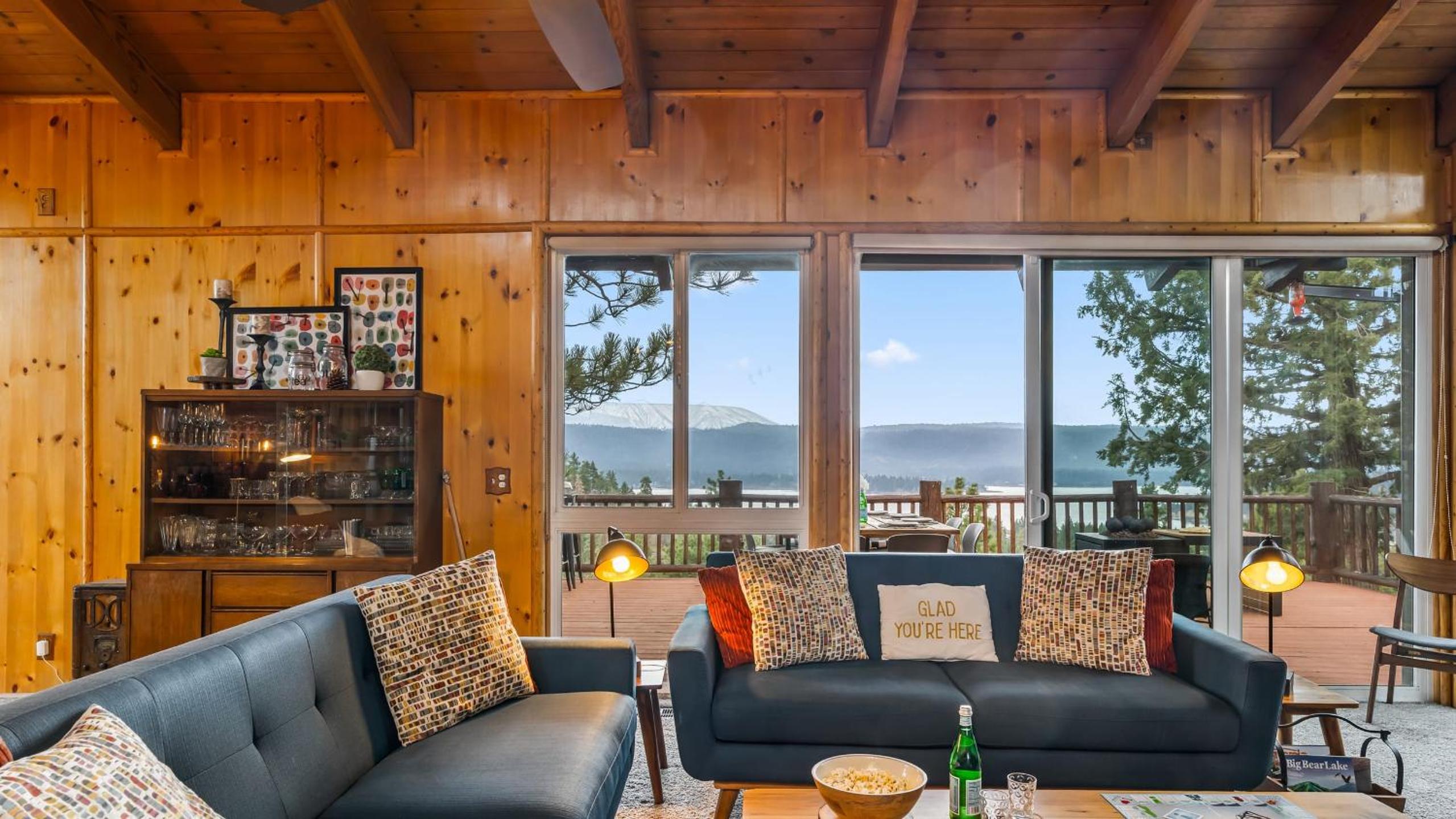 Lakeview Lodge by AvantStay