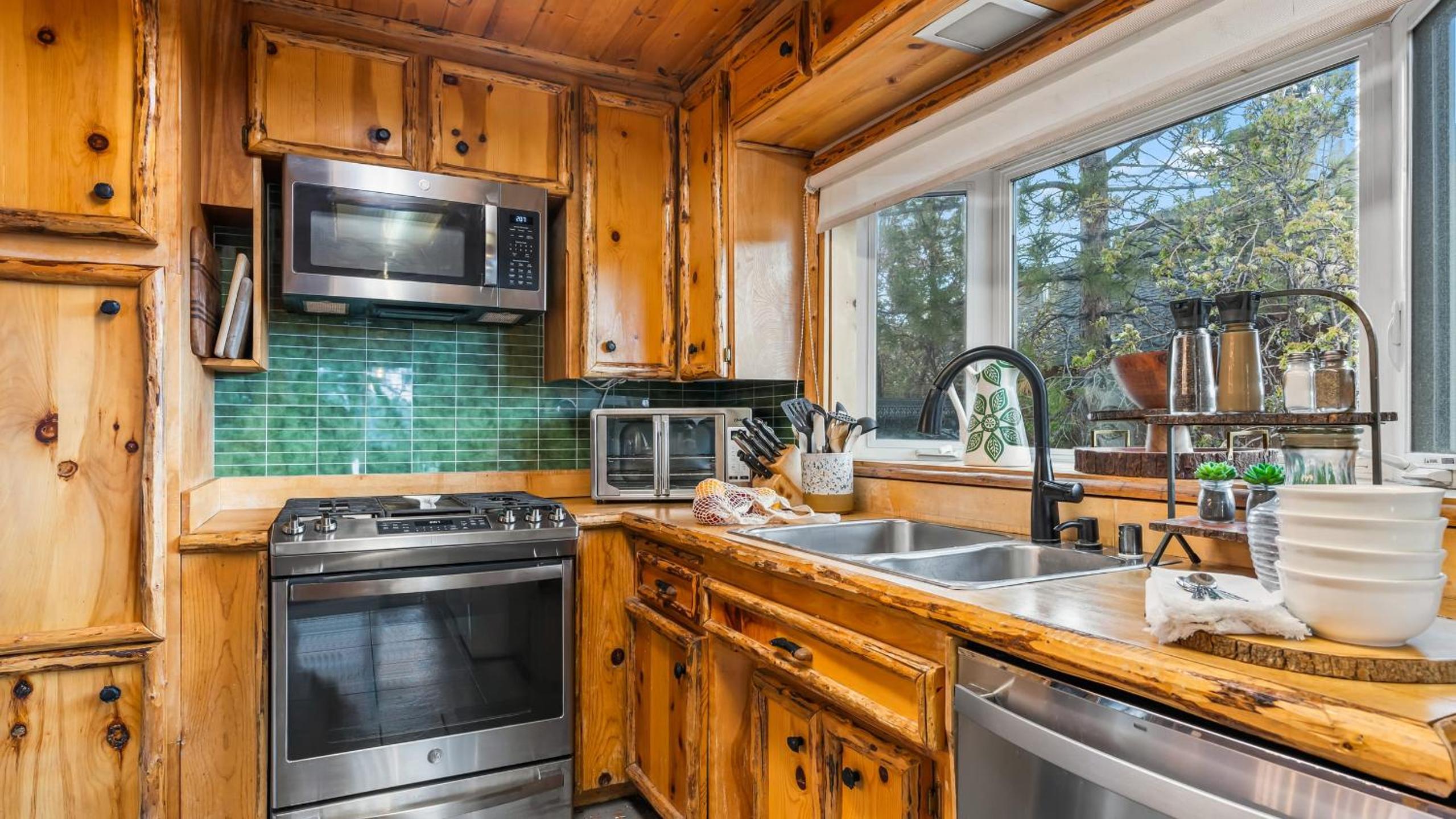 Lakeview Lodge by AvantStay