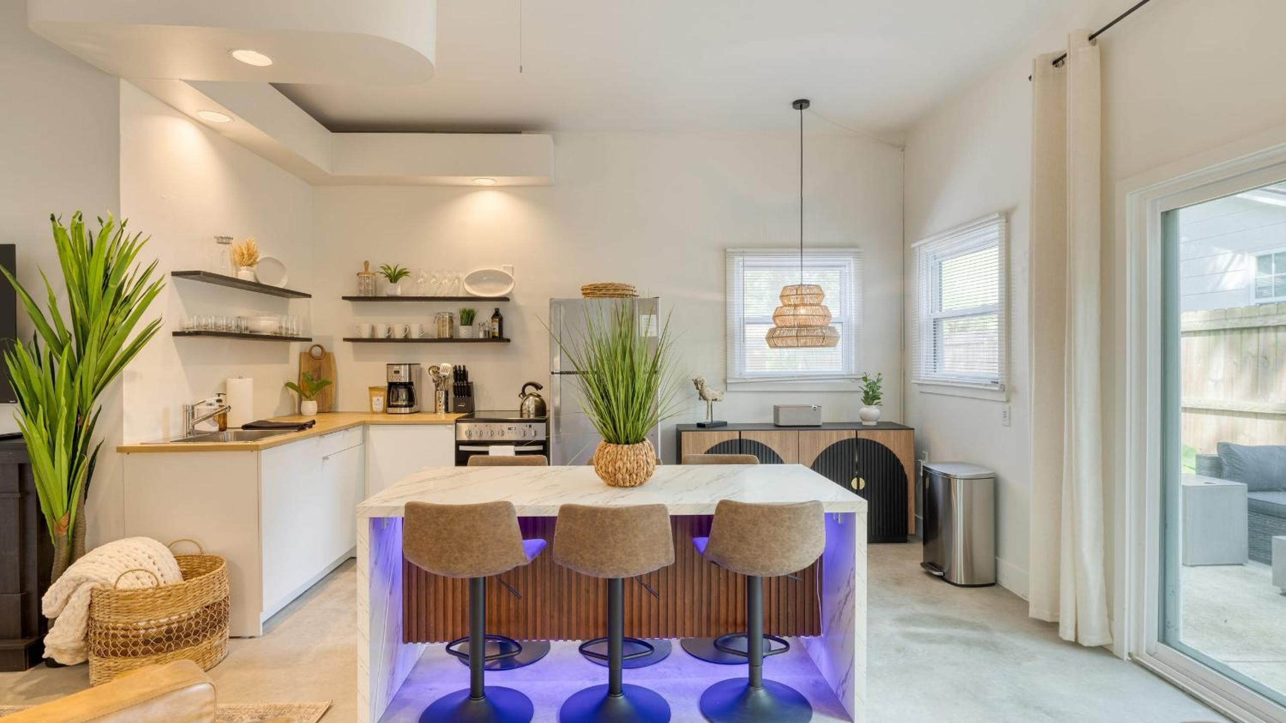 The Cannon Cottage by AvantStay Old Mt. Pleasant Gem Near Sullivan’s Island