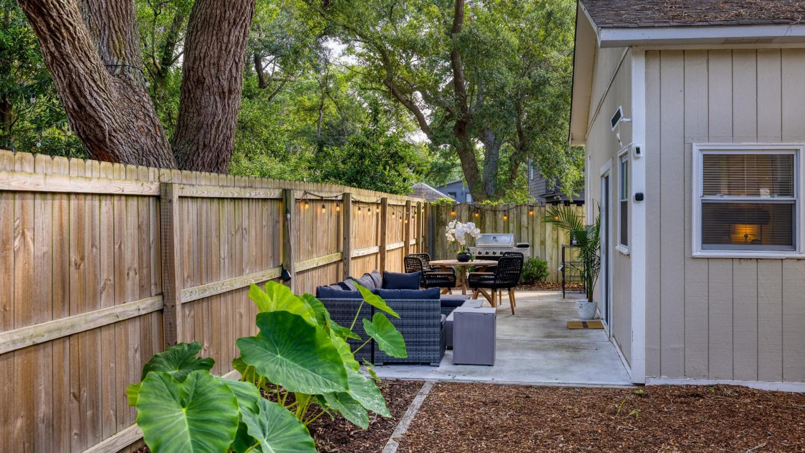 The Cannon Cottage by AvantStay Old Mt. Pleasant Gem Near Sullivan’s Island