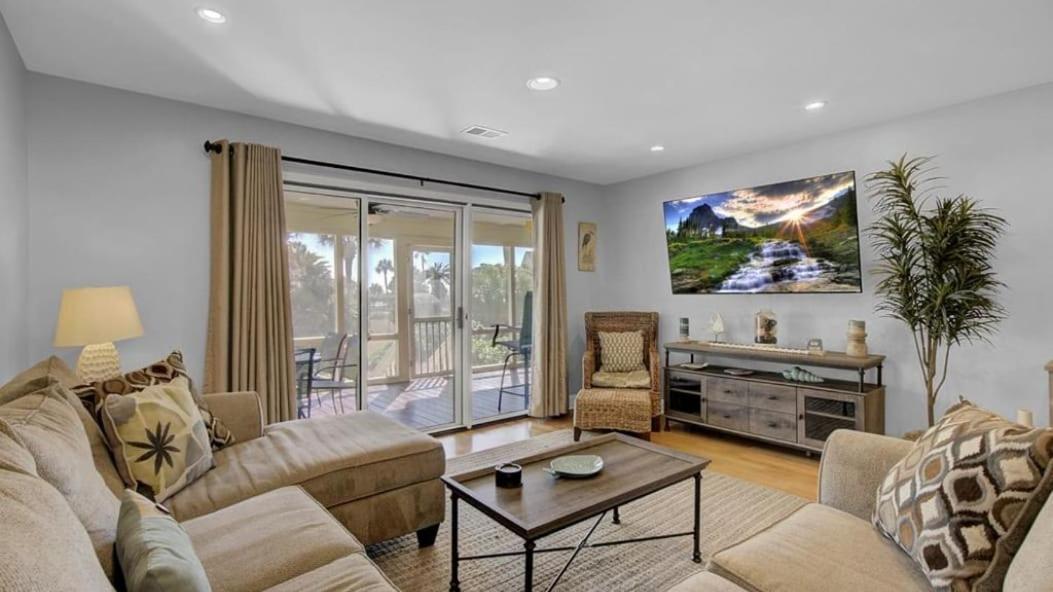 7C Mariners Walk by AvantStay Beautiful Porch Easy Access to Pool Beach