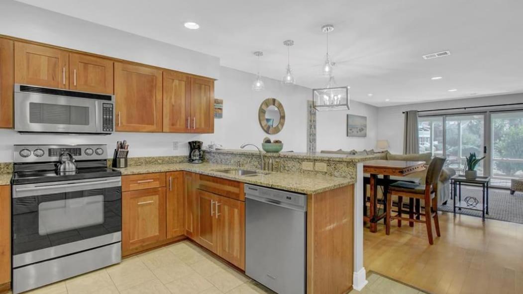 7C Mariners Walk by AvantStay Beautiful Porch Easy Access to Pool Beach